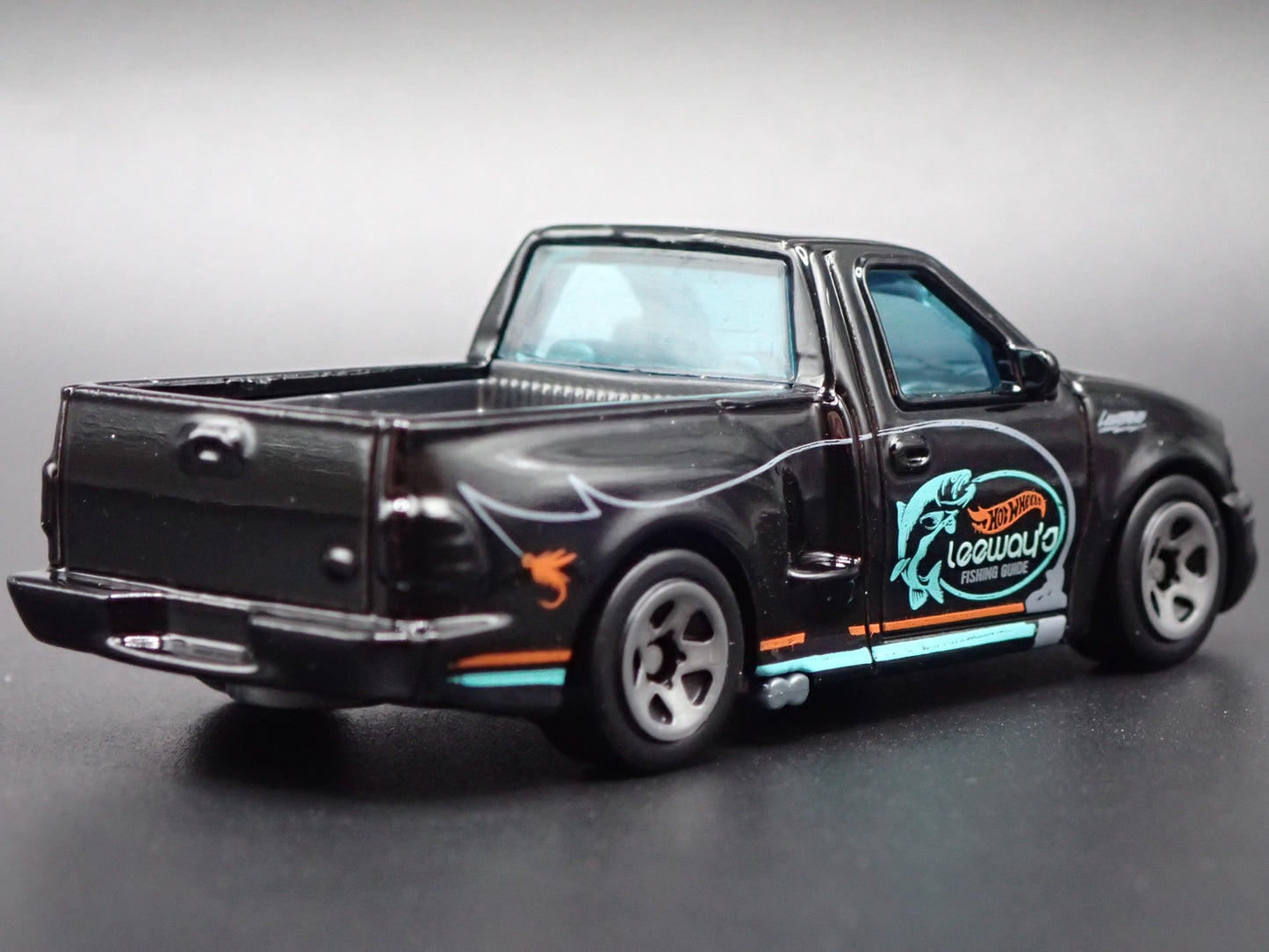 1999-2004 FORD SVT F150 LIGHTNING PICKUP TRUCK BLK 1:64 SCALE DIECAST MODEL CAR