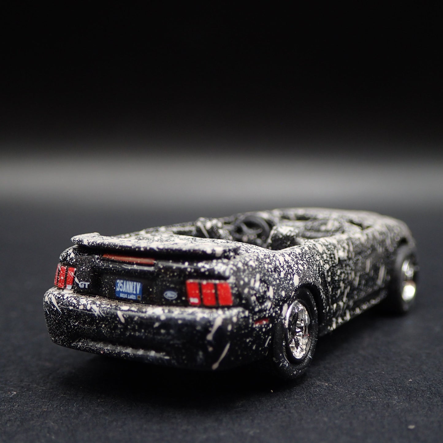 1999-2004 FORD MUSTANG GT CONVERTIBLE BARN FIND 1:64 SCALE DIECAST MODEL CAR