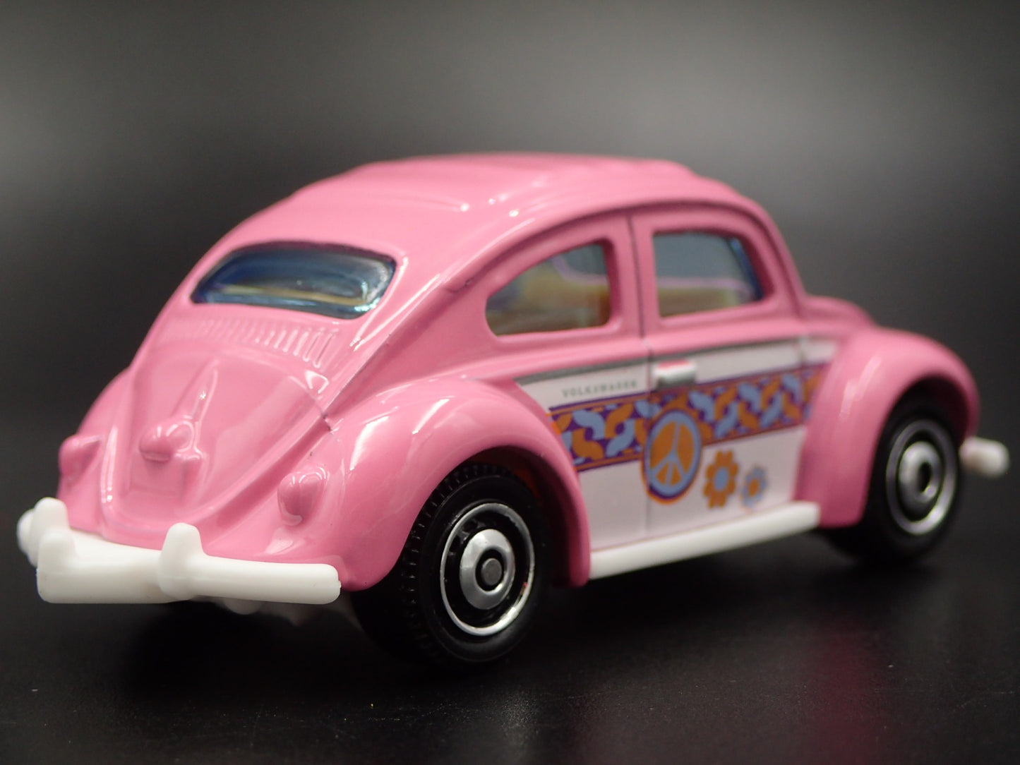 1960-1969 VW VOLKSWAGEN BEETLE BUG W HITCH 1:64 SCALE DIORAMA DIECAST MODEL CAR