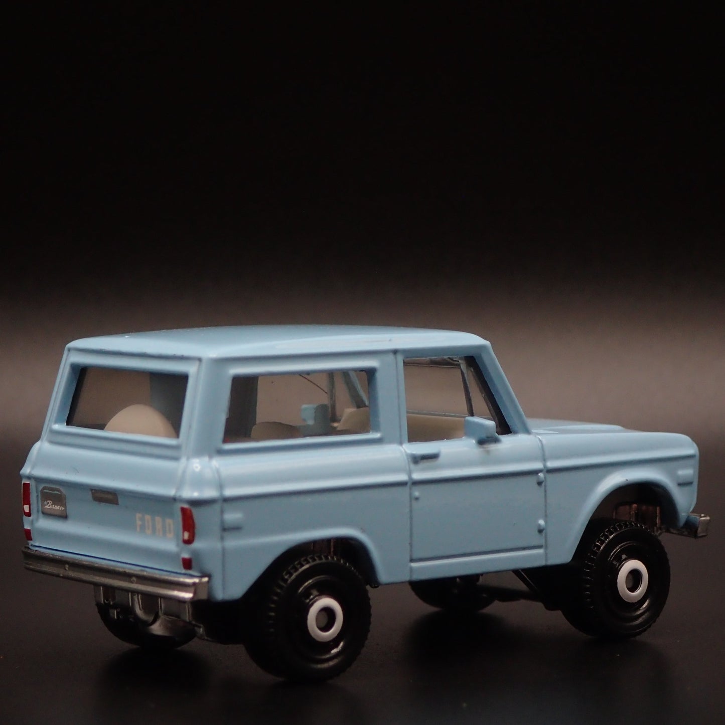 1970 70 FORD BRONCO BLUE 1:64 SCALE COLLECTIBLE DIORAMA DIECAST MODEL CAR