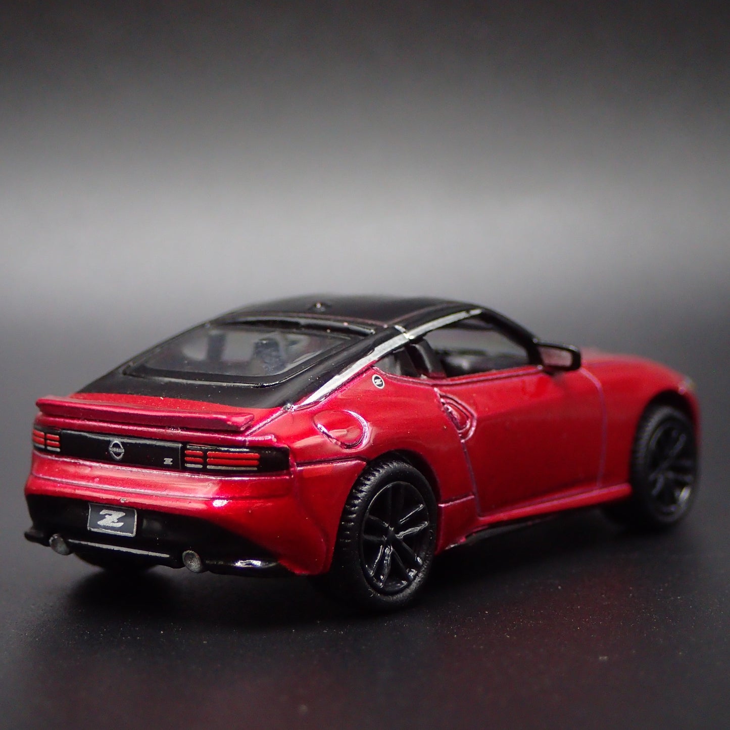 2023-2025 NISSAN Z RED 1:64 SCALE LIMITED COLLECTIBLE DIORAMA DIECAST MODEL CAR