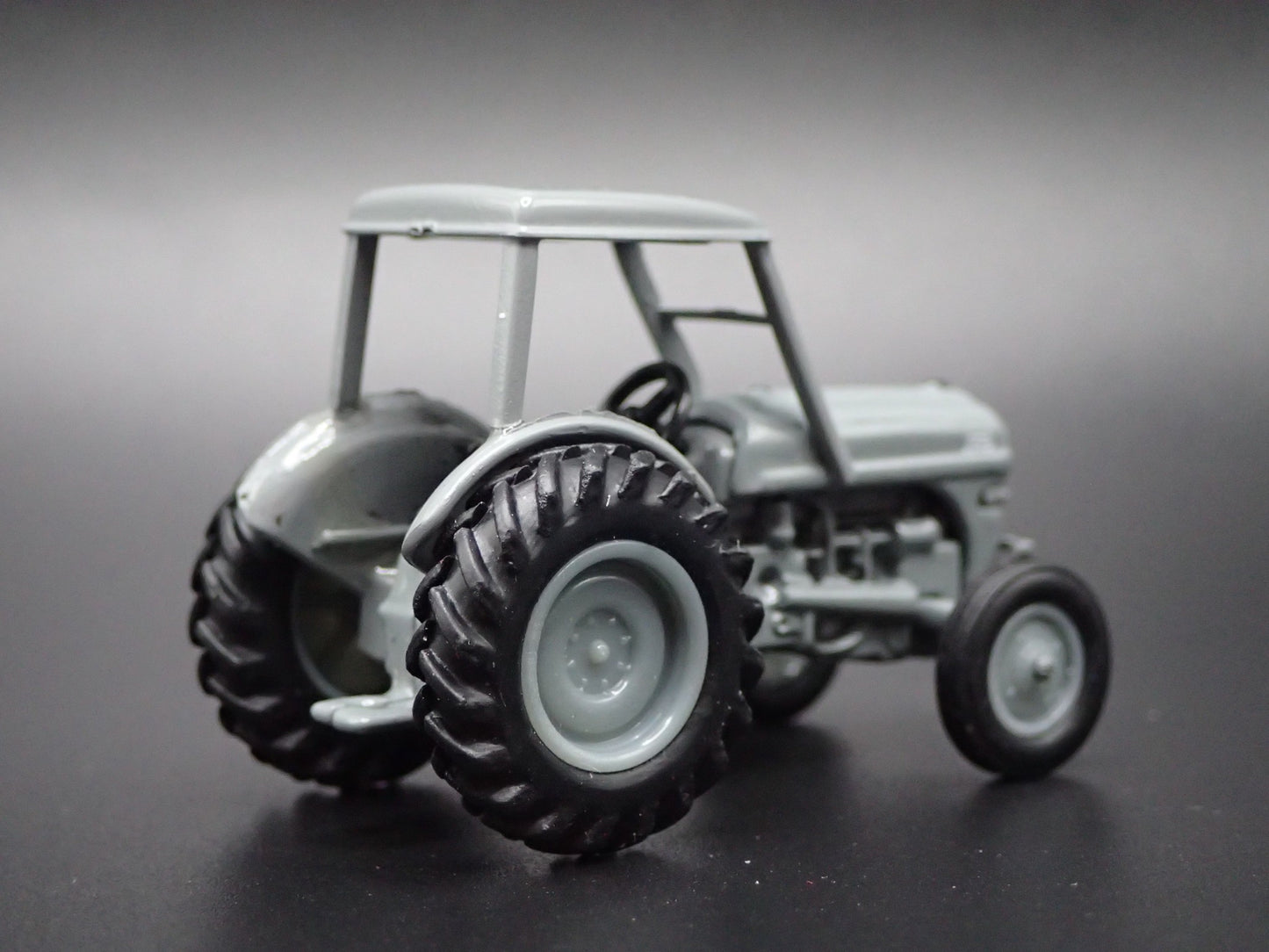 1949 49 FORD 8N FARM TRACTOR GRAY 1:64 SCALE COLLECTIBLE DIORAMA DIECAST MODEL