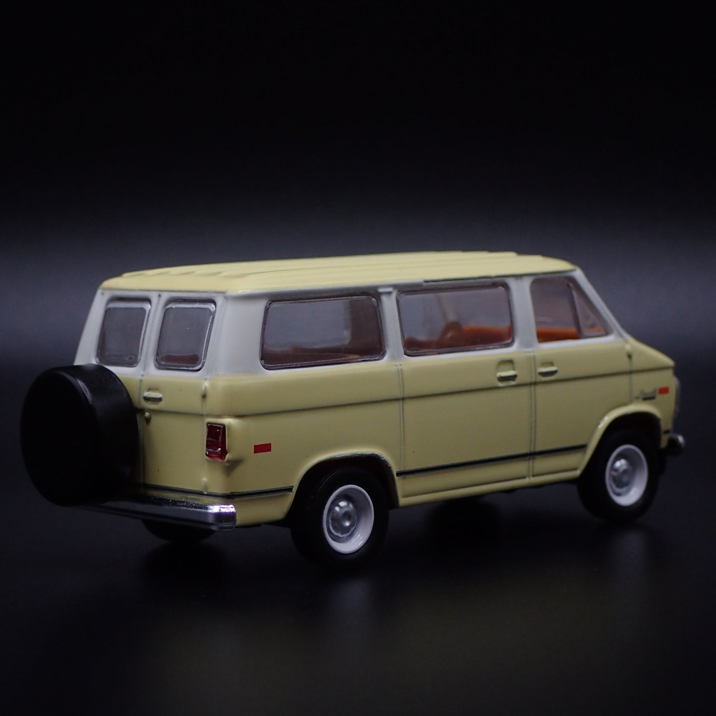1971 71 CHEVY CHEVROLET VAN BEAUVILLE 10 1:64 SCALE DIORAMA DIECAST MODEL CAR