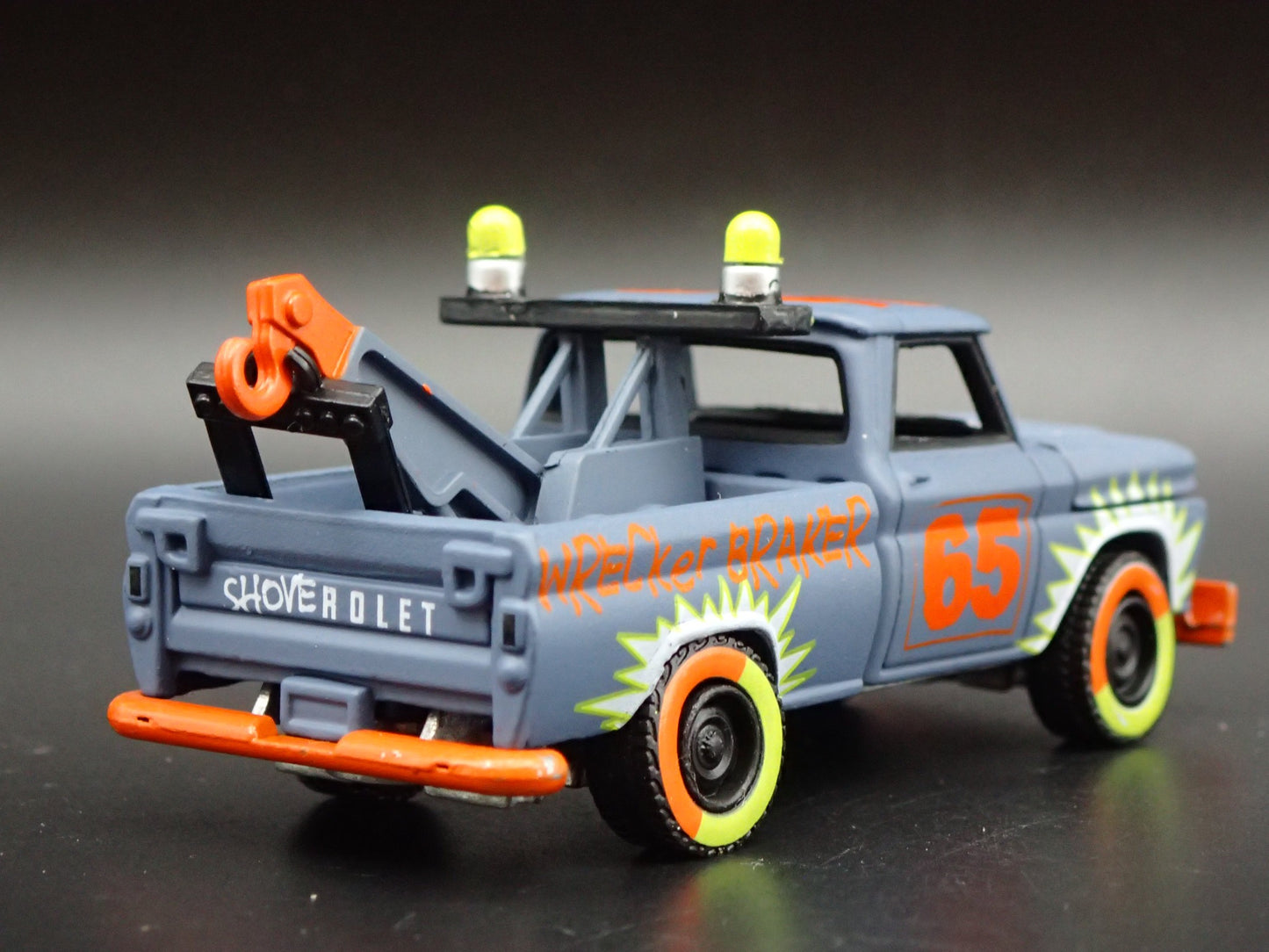 1965 65 CHEVY CHEVROLET TOW TRUCK DEMOLITION DERBY 1:64 SCALE DIECAST MODEL CAR