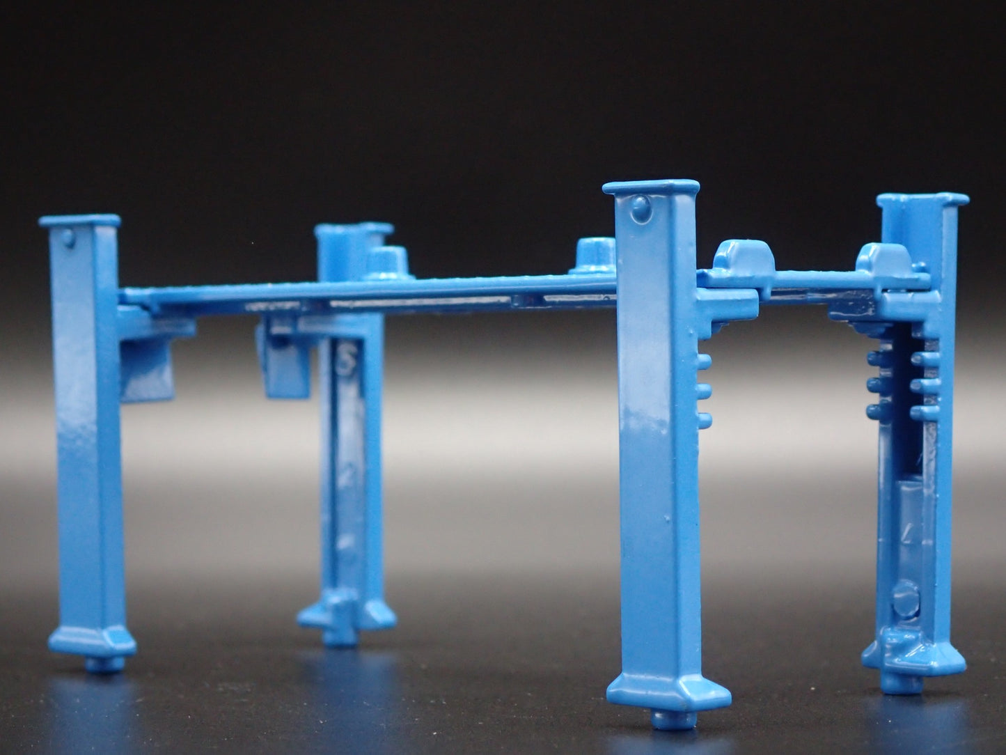 EMPI 1:64 SCALE AUTO SHOP MECHANIC GARAGE 4 POST CAR LIFT DIORAMA MODEL DISPLAY