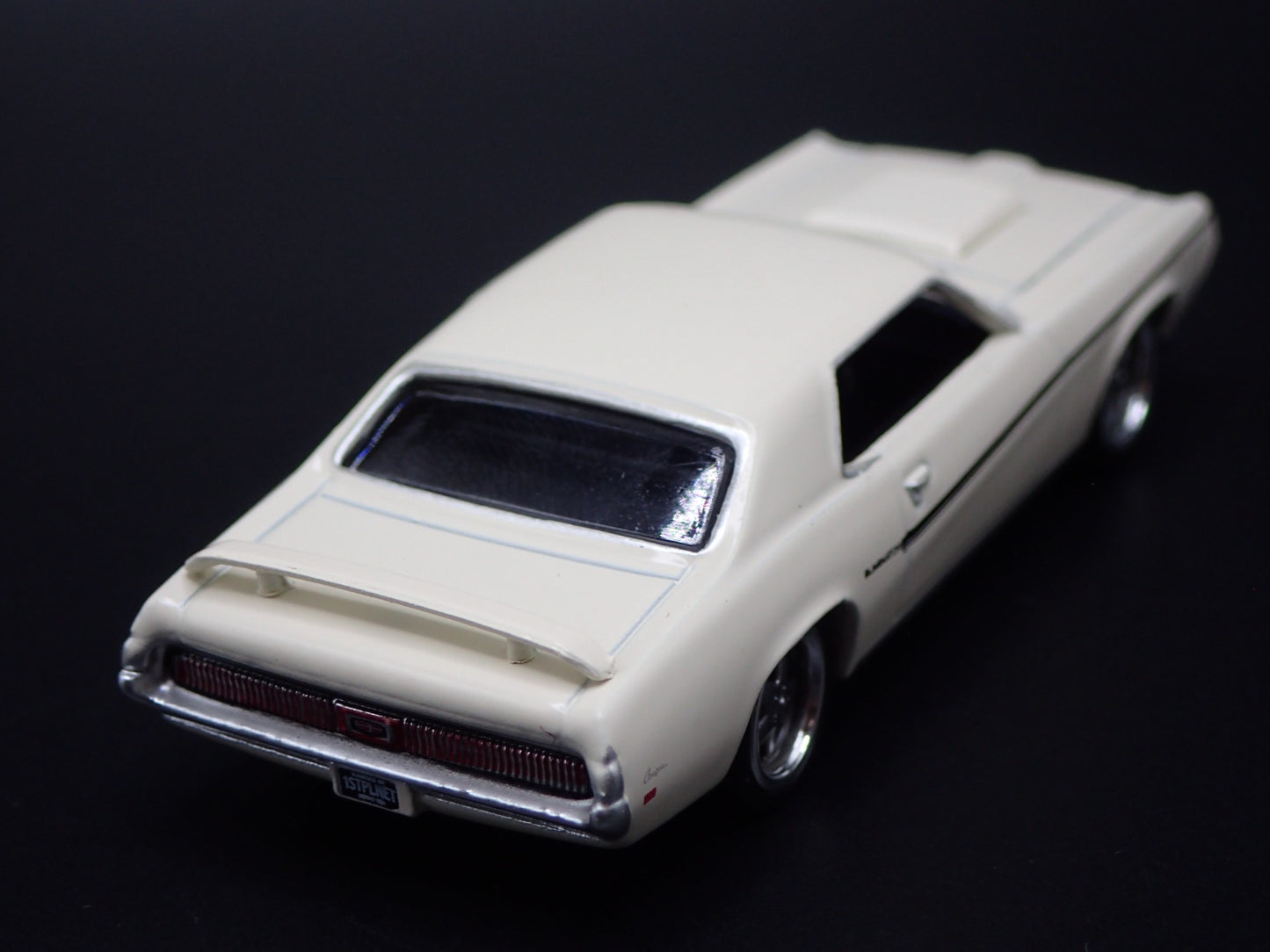 1969 69 MERC MERCURY COUGAR ELIMINATOR WHITE 1:64 SCALE DIECAST MODEL CAR