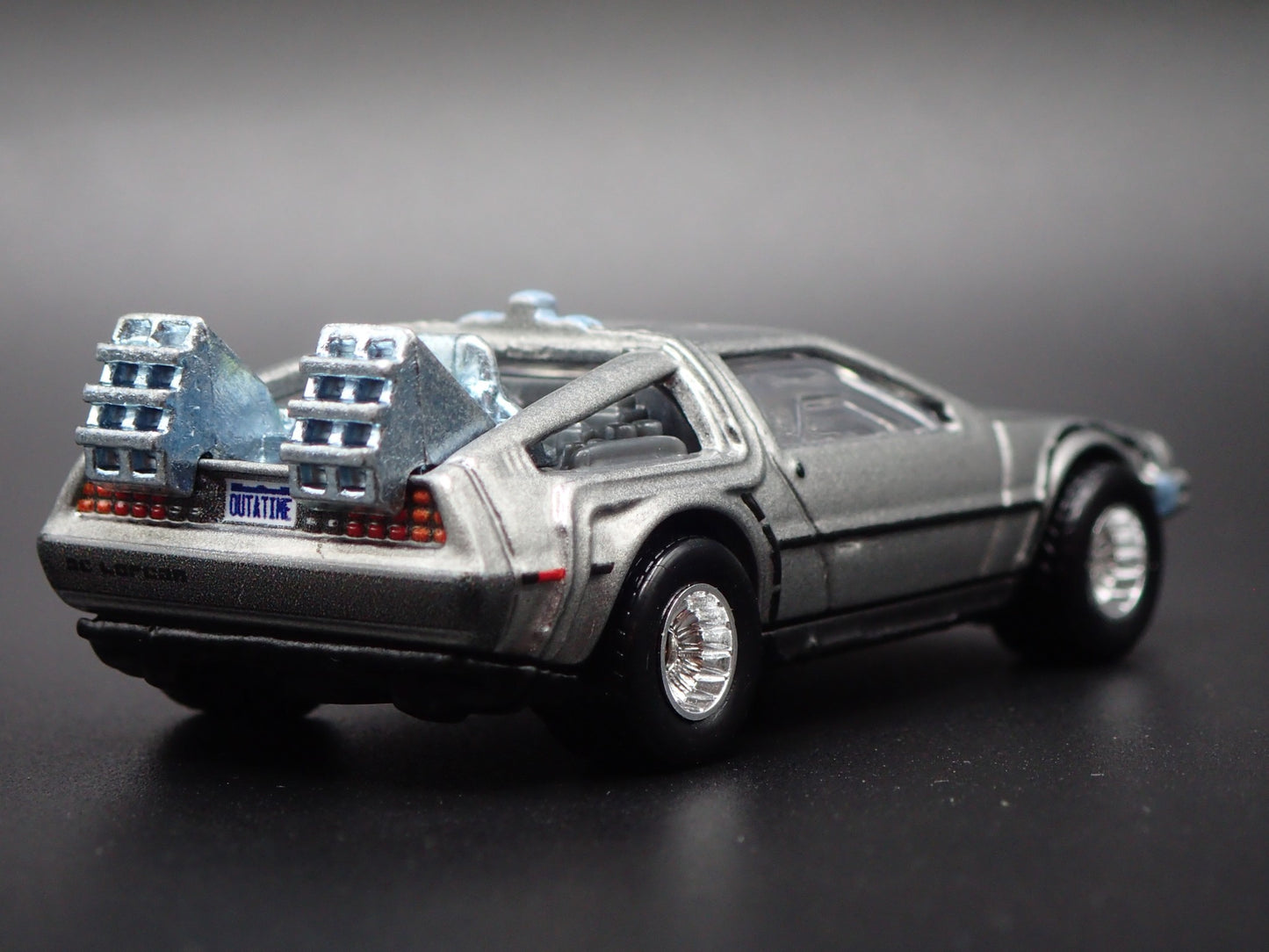 DELOREAN BACK TO THE FUTURE I TIME MACHINE 1:64 SCALE DIORAMA DIECAST MODEL CAR