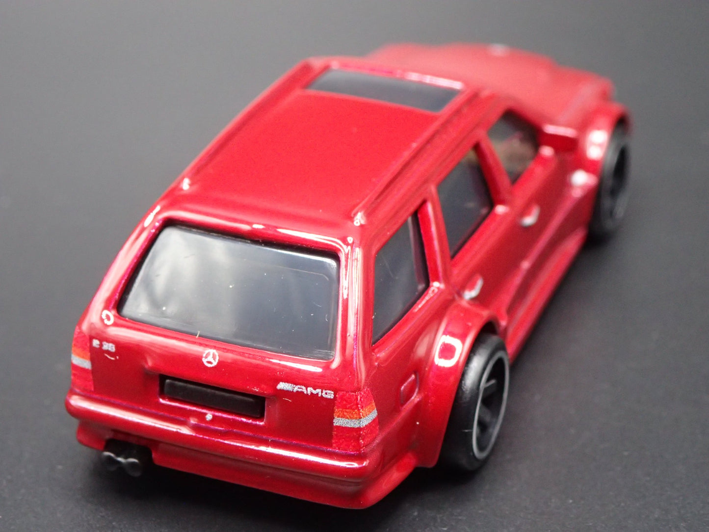 1996-1997 MERCEDES-BENZ E 36 AMG STATION WAGON RED 1:64 SCALE DIECAST MODEL CAR