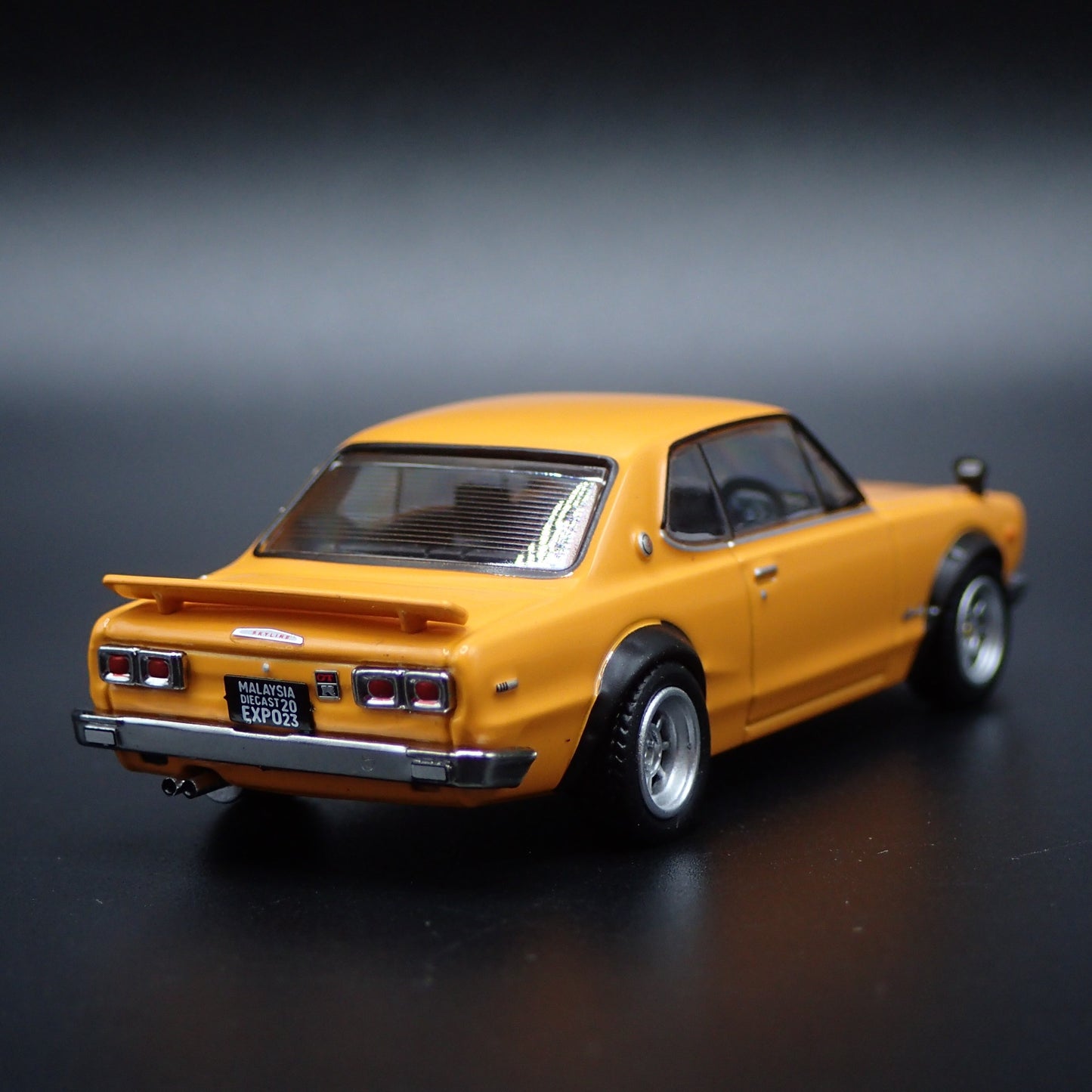 NISSAN SKYLINE 2000 GTR KPGC10 1:64 SCALE COLLECTIBLE DIORAMA DIECAST MODEL CAR