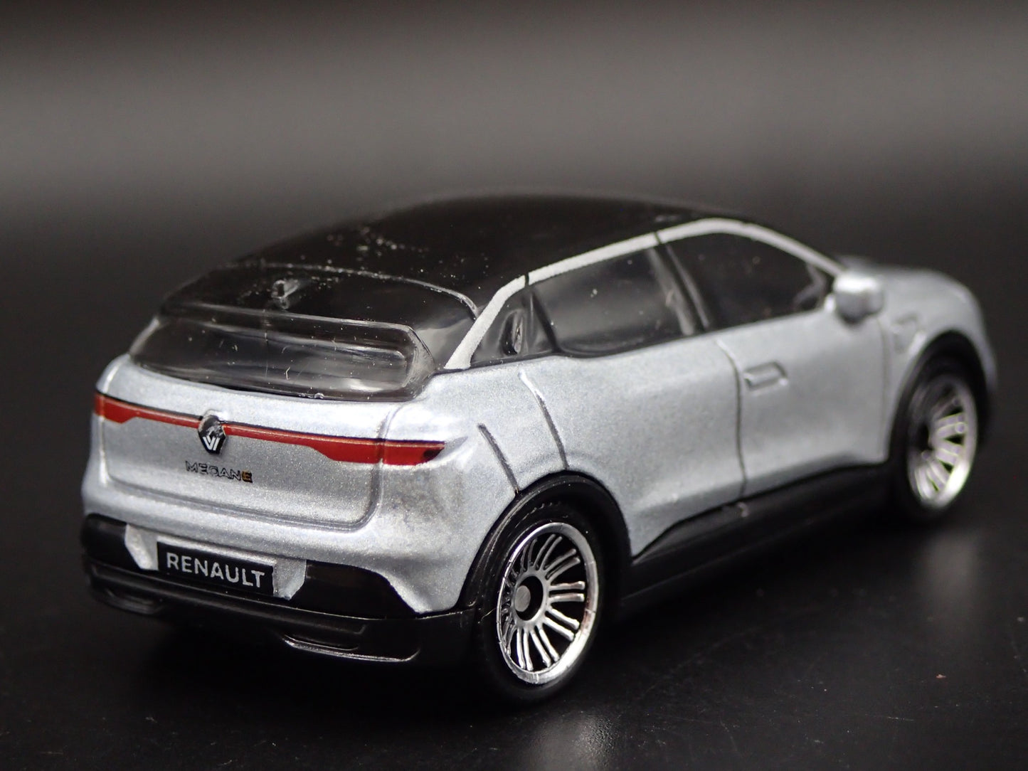 2022-2025 RENAULT MEGANE SUV SILVER 1:64 SCALE DIORAMA DIECAST MODEL CAR