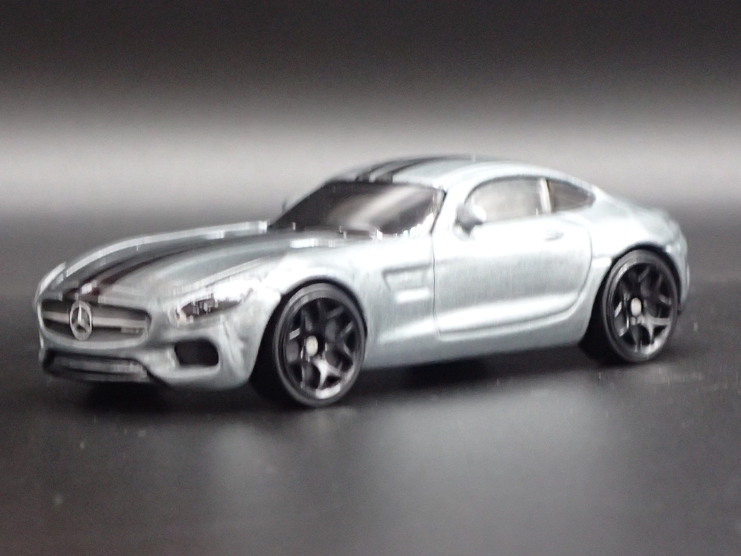 2015-2020 MERCEDES-BENZ AMG GT 1:64 SCALE COLLECTIBLE DIORAMA DIECAST MODEL CAR