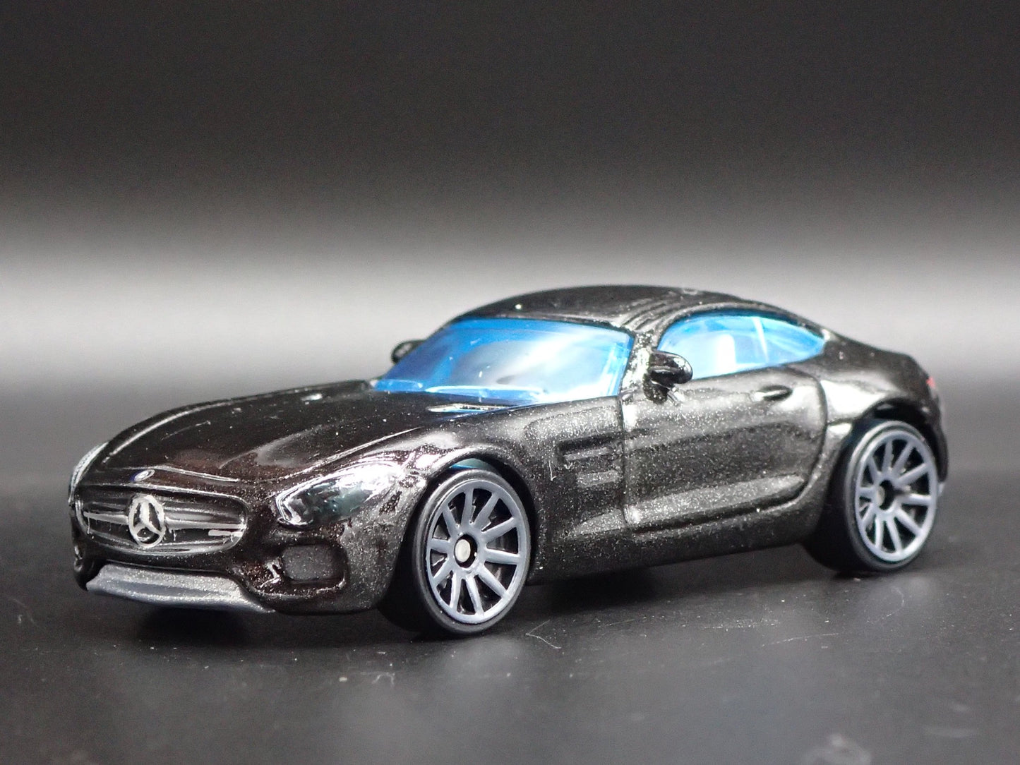 2015-2021 MERCEDES-BENZ AMG GT 1:64 SCALE COLLECTIBLE DIORAMA DIECAST MODEL CAR