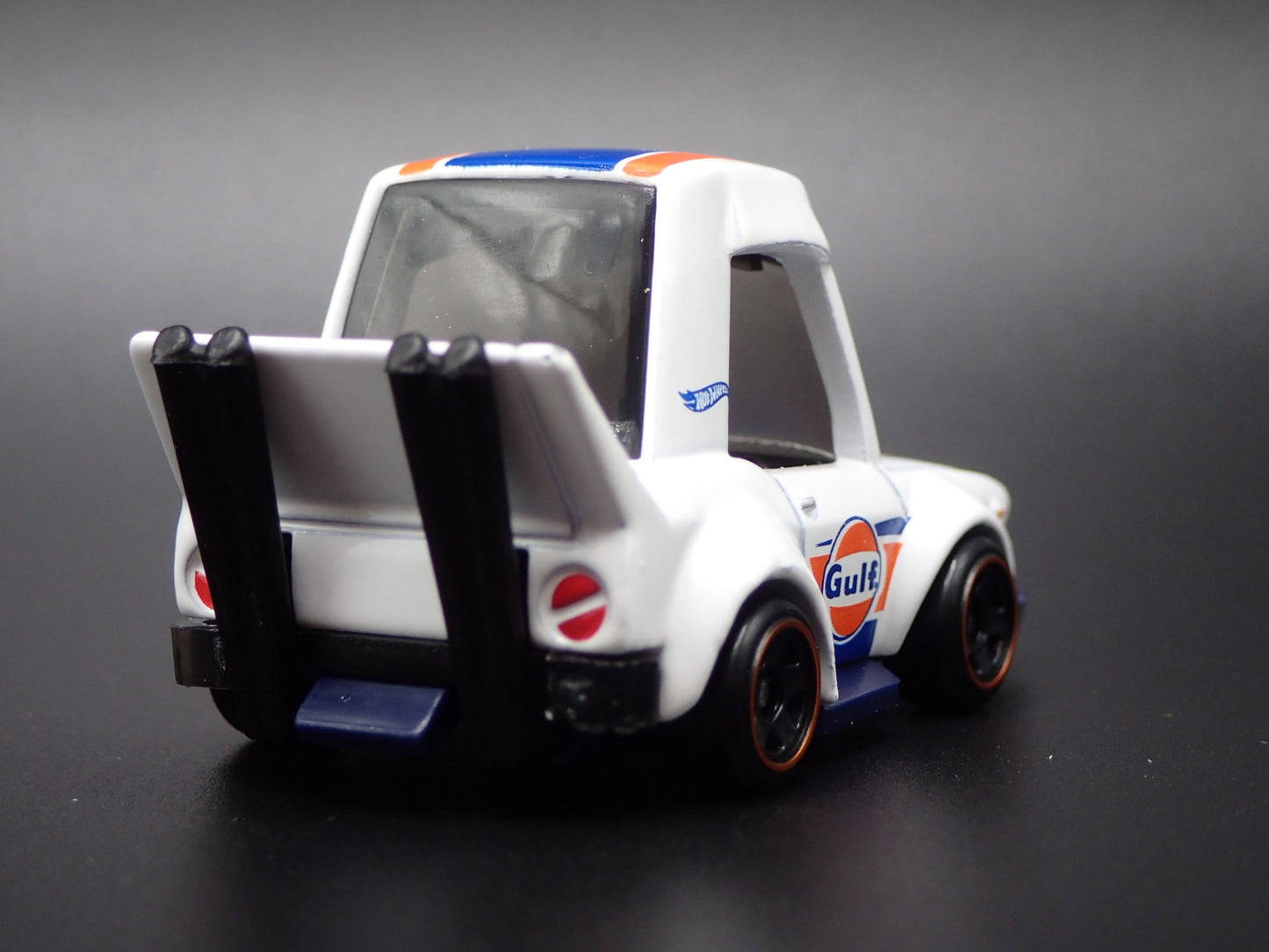 MAD MANGA CUSTOM CAR GULF TOONED WHITE 1:64 SCALE DIORAMA DIECAST MODEL CAR