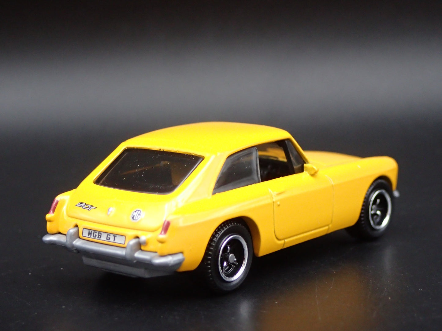 1968-1980 MG MGB GT COUPE RARE 1:64 SCALE COLLECTIBLE DIORAMA DIECAST MODEL CAR