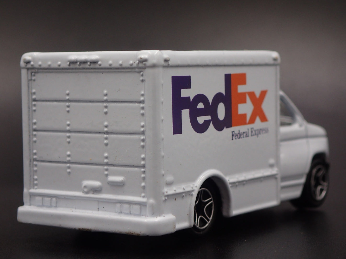 1999 99 FORD E SERIES BOX VAN FEDEX WHITE 1:80 SCALE DIORAMA DIECAST MODEL CAR