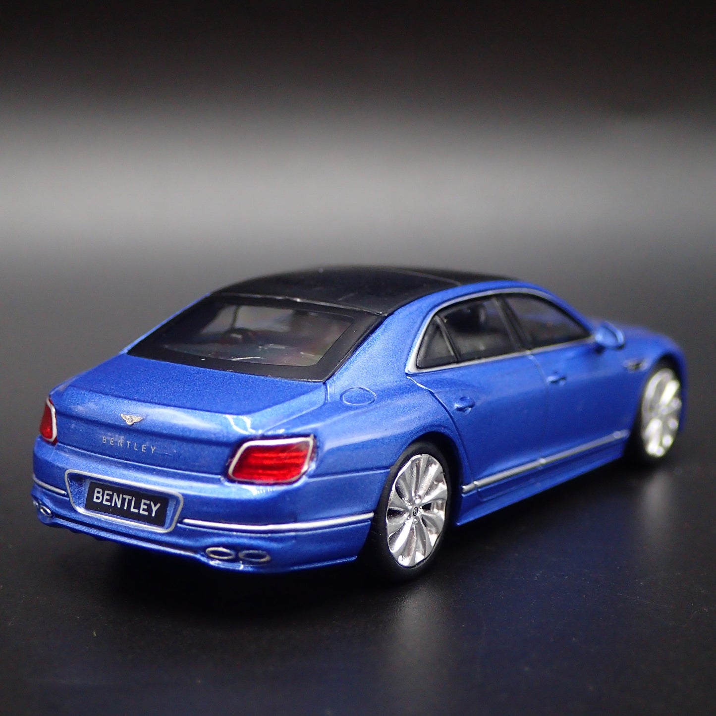 2019-2025 BENTLEY FLYING SPUR 1:64 SCALE COLLECTIBLE DIORAMA DIECAST MODEL CAR
