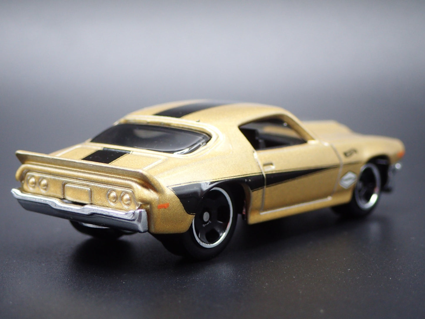 1970 70 CHEVY CHEVROLET CAMARO GOODYEAR 1/64 SCALE DIORAMA DIECAST MODEL CAR