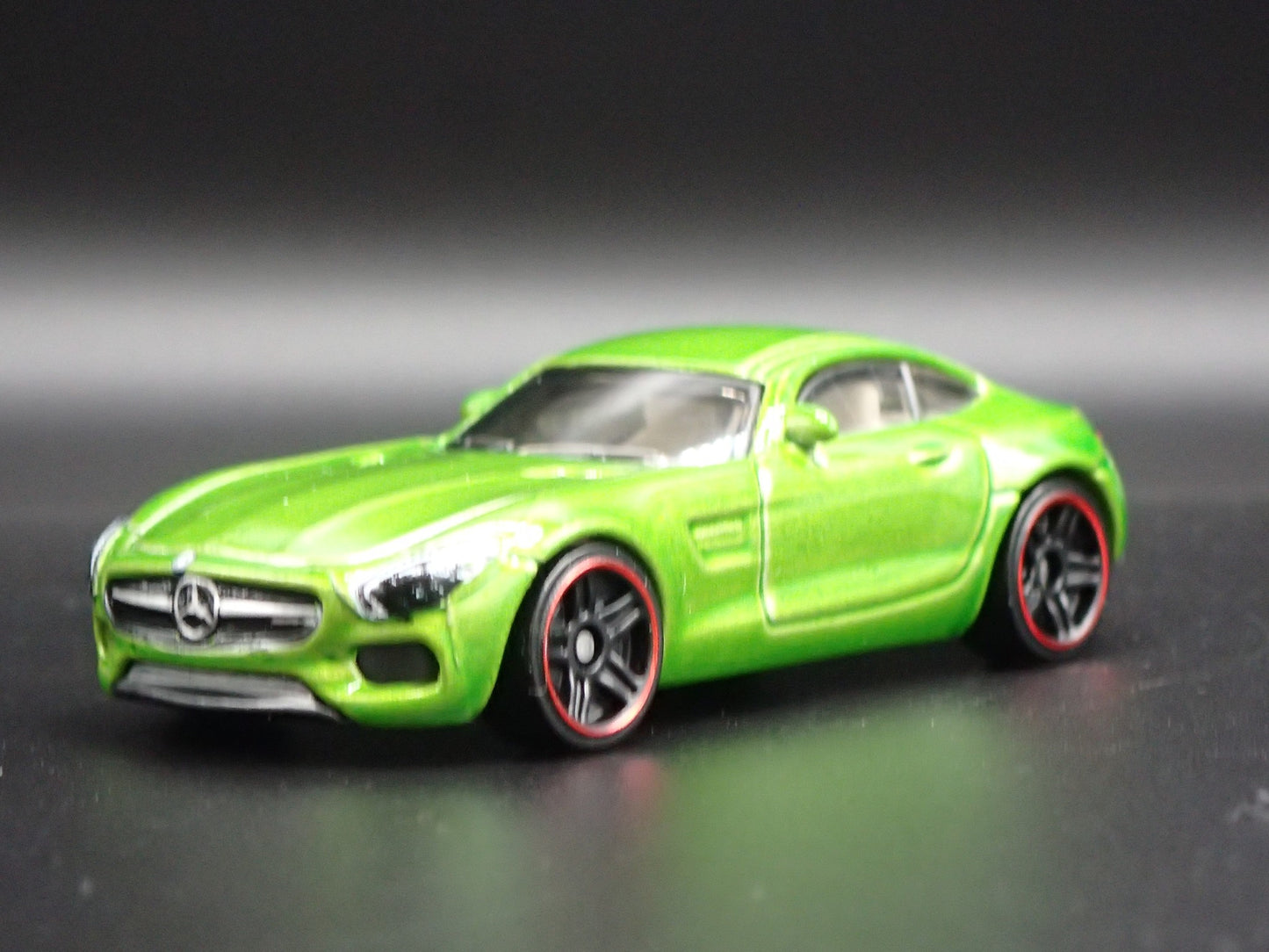 2015-2021 MERCEDES-BENZ AMG GT 1:64 SCALE COLLECTIBLE DIORAMA DIECAST MODEL CAR