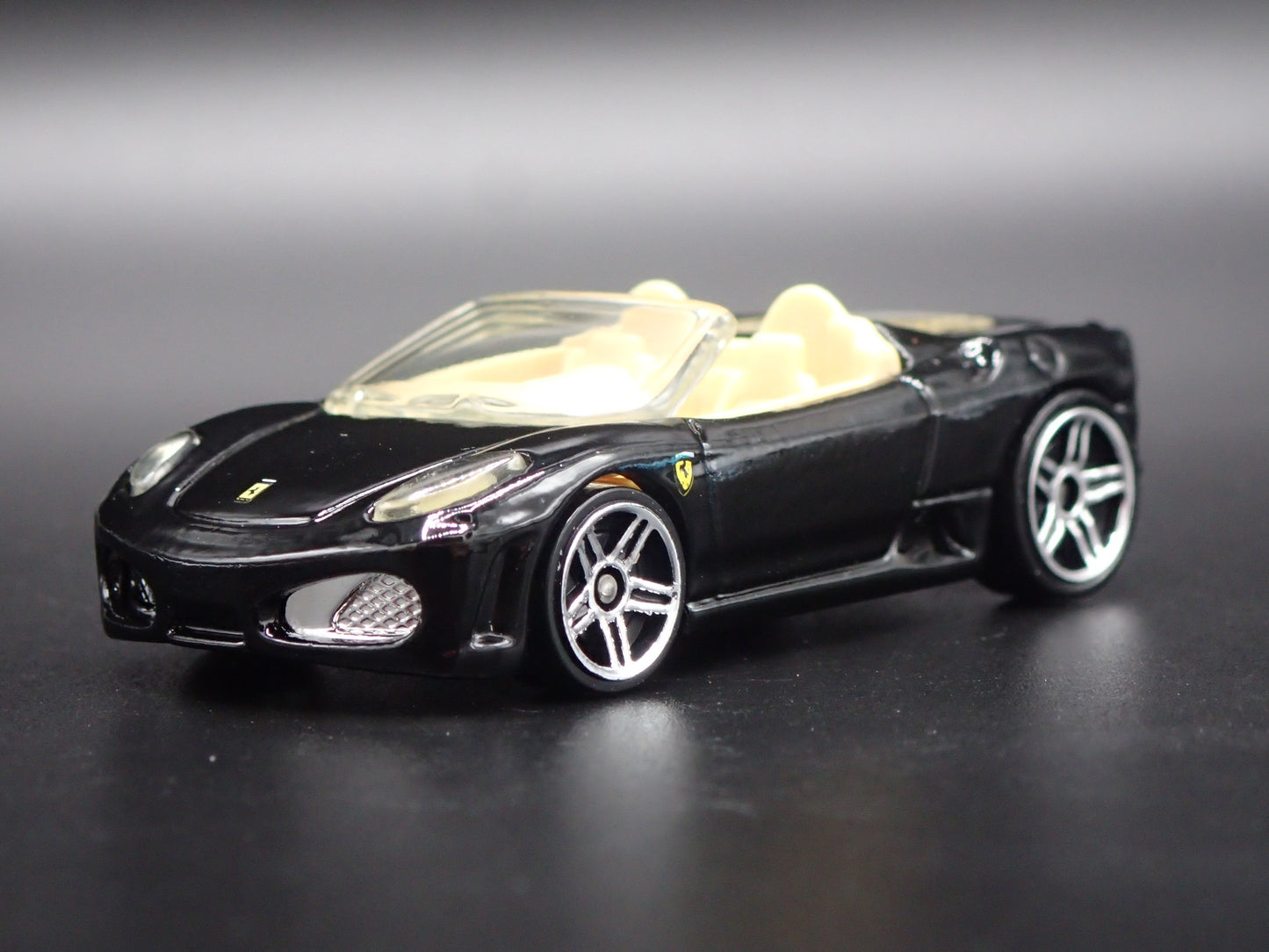 2005-2009 FERRARI F430 SPIDER CONVERTIBLE 1:64 SCALE DIORAMA DIECAST MODEL CAR