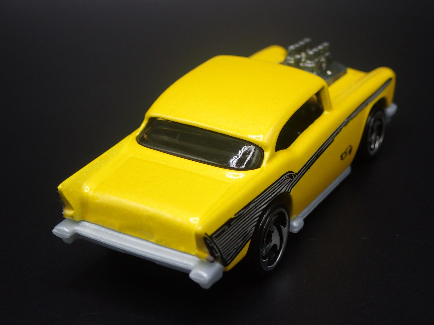 1957 57 CHEVY CHEVROLET BEL AIR YELLOW 1:64 SCALE DIORAMA DIECAST MODEL CAR
