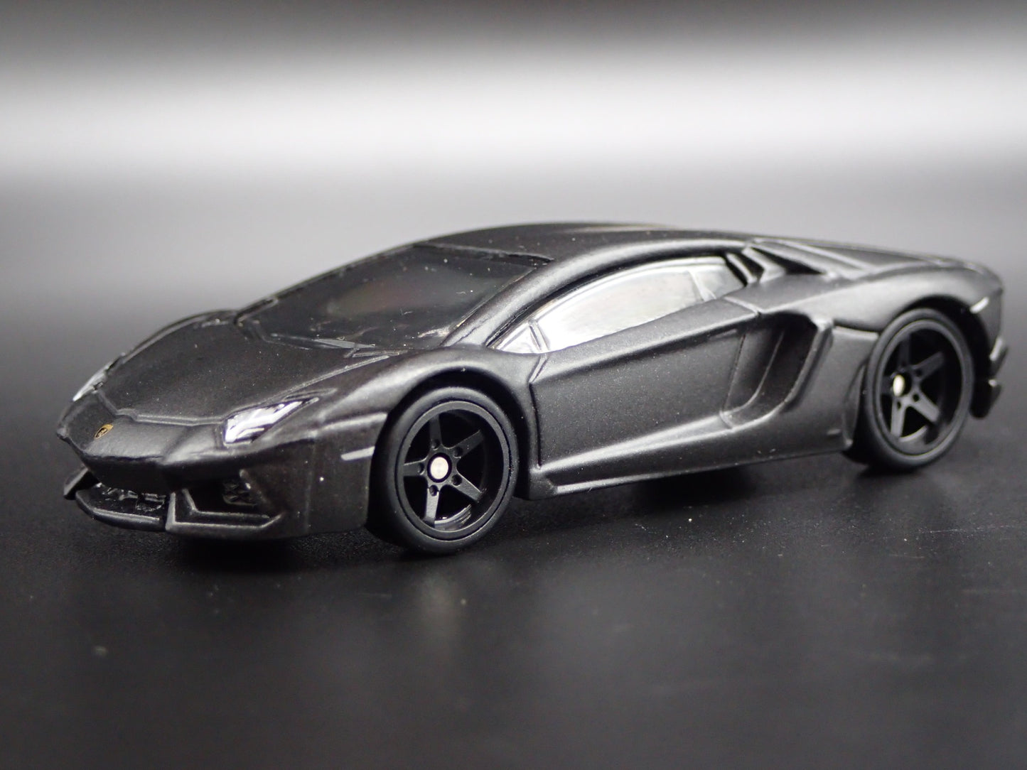 2012-2022 LAMBORGHINI AVENTADOR SUPER CAR 1:64 SCALE DIORAMA DIECAST MODEL CAR