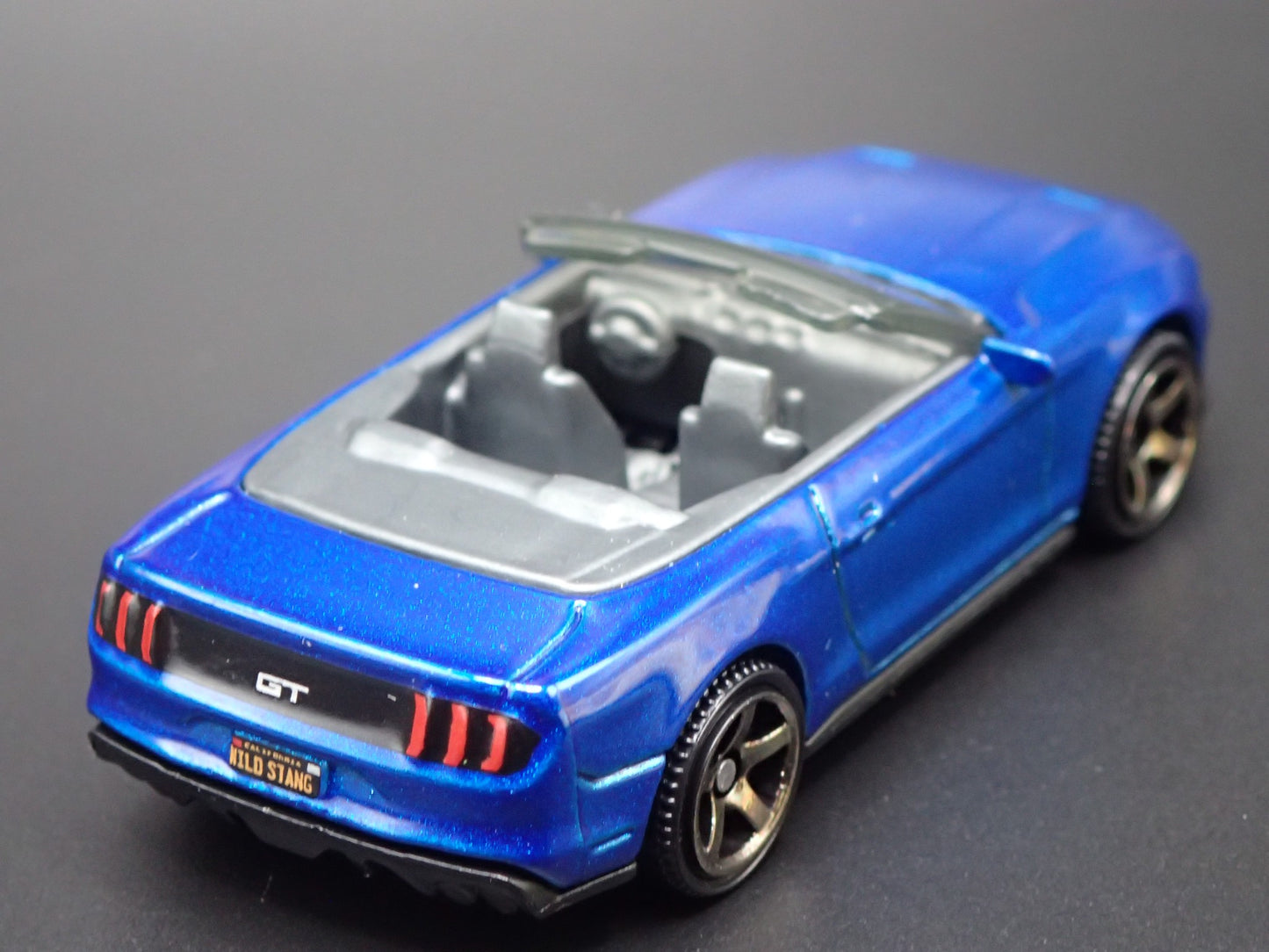 2018-2023 FORD MUSTANG CONVERTIBLE BLUE 1/64 SCALE DIORAMA DIECAST MODEL CAR