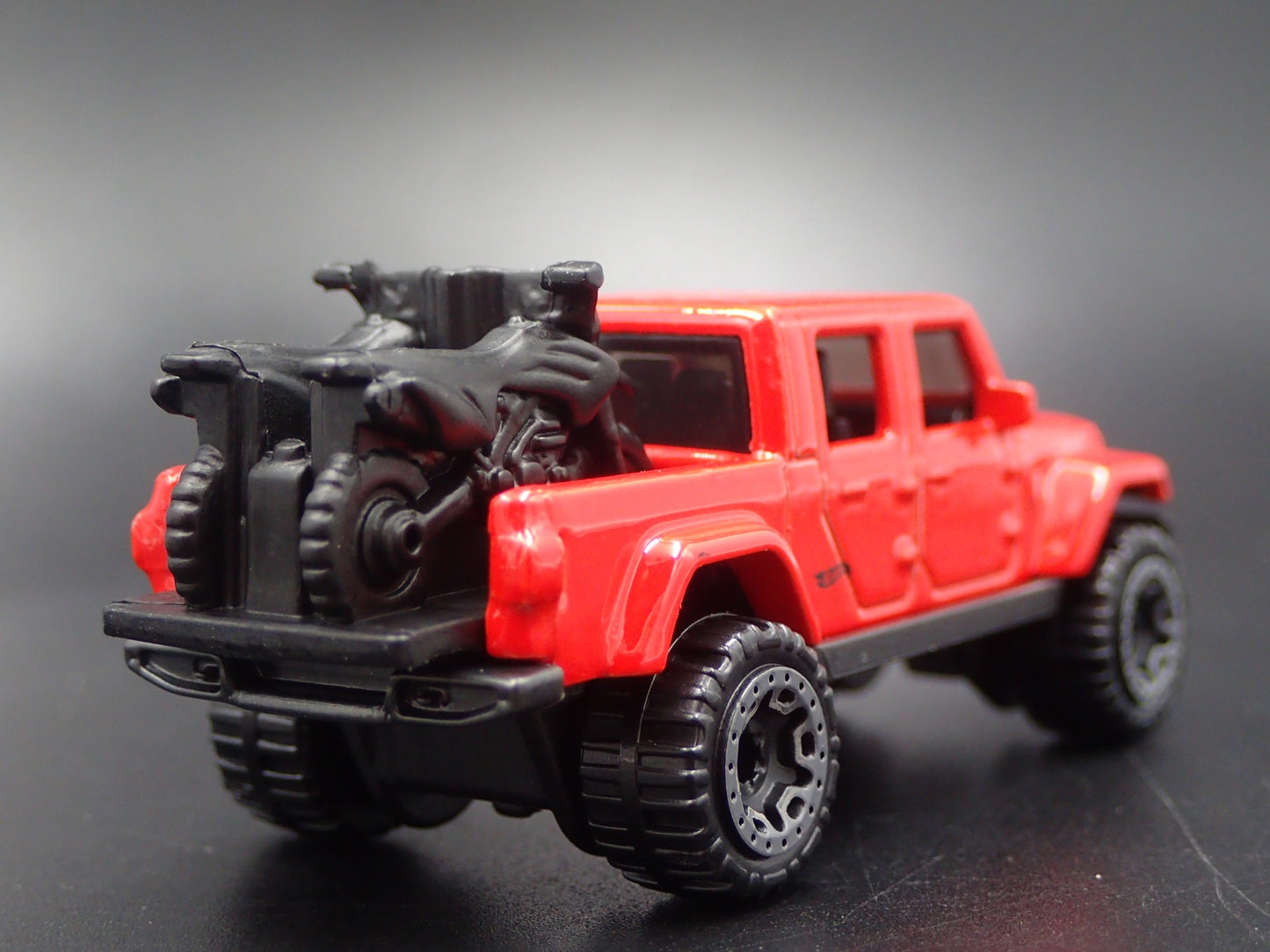 2020-2025 JEEP GLADIATOR PICKUP TRUCK JT 1:64 SCALE DIORAMA DIECAST MODEL CAR