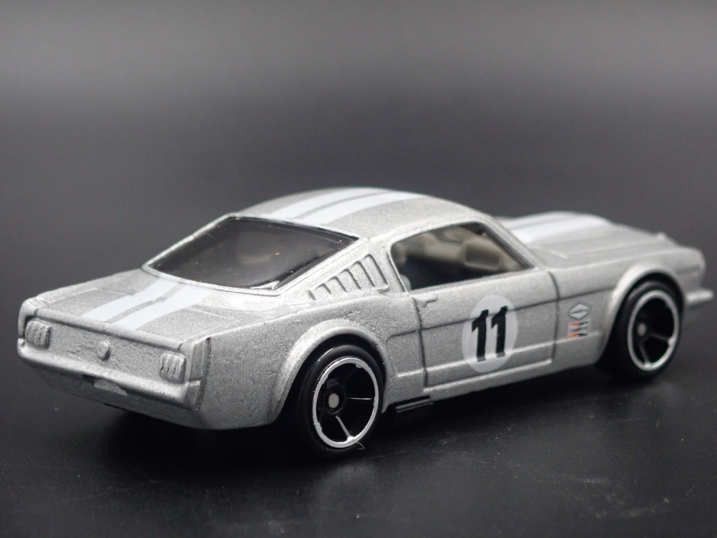 1965 65 FORD MUSTANG FASTBACK 2+2 RARE 1:64 SCALE DIORAMA DIECAST MODEL CAR
