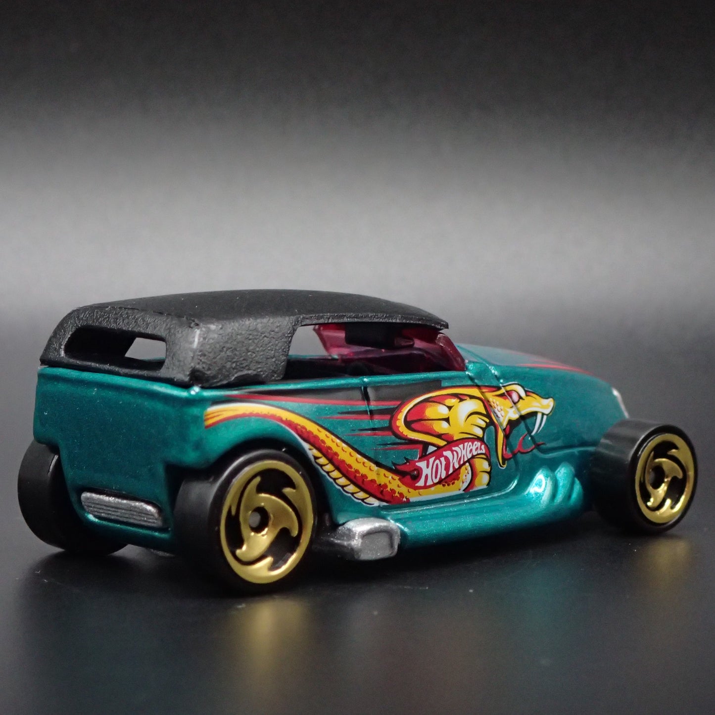 1937 37 FORD PHAETON CUSTOM HOT ROD GREEN 1:64 SCALE DIORAMA DIECAST MODEL CAR