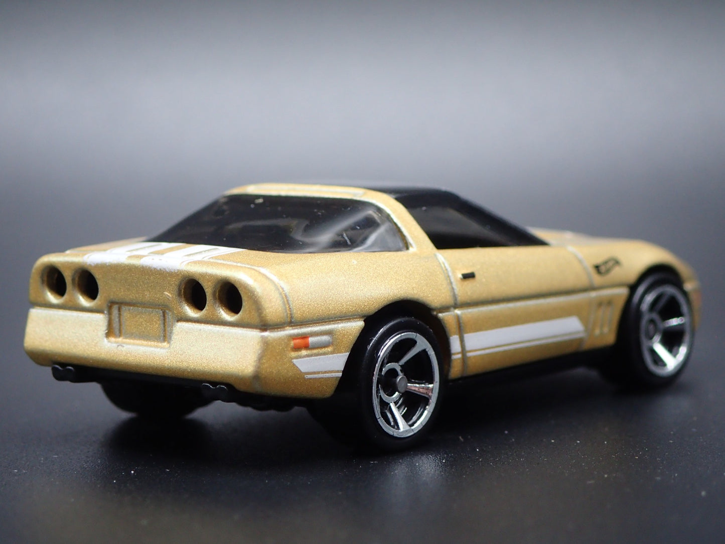 1984-1996 C4 CHEVY CHEVROLET CORVETTE GOLD 1:64 SCALE DIORAMA DIECAST MODEL CAR