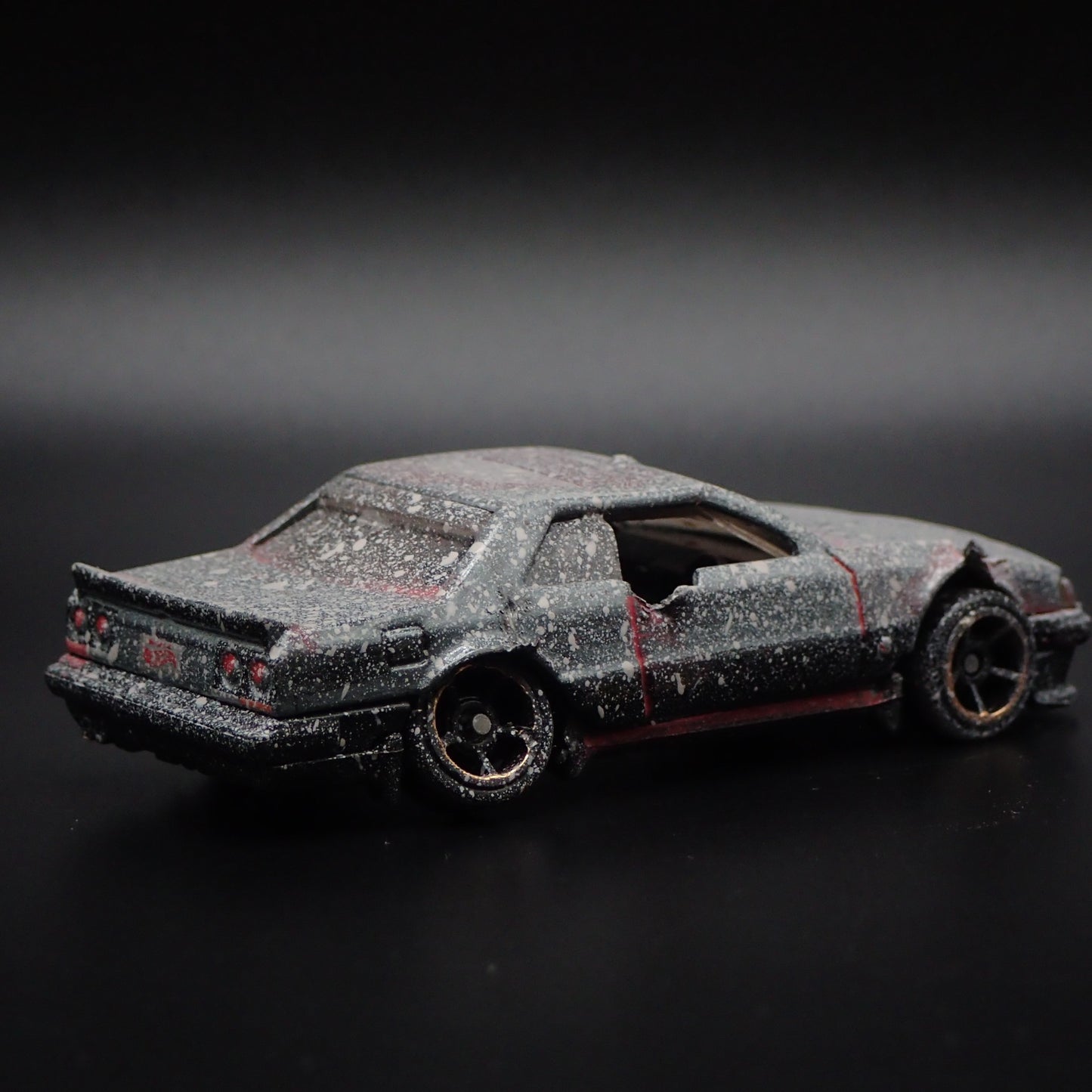 1981-1985 NISSAN SKYLINE R30 ABANDONED BARN FIND 1:64 SCALE DIECAST MODEL CAR