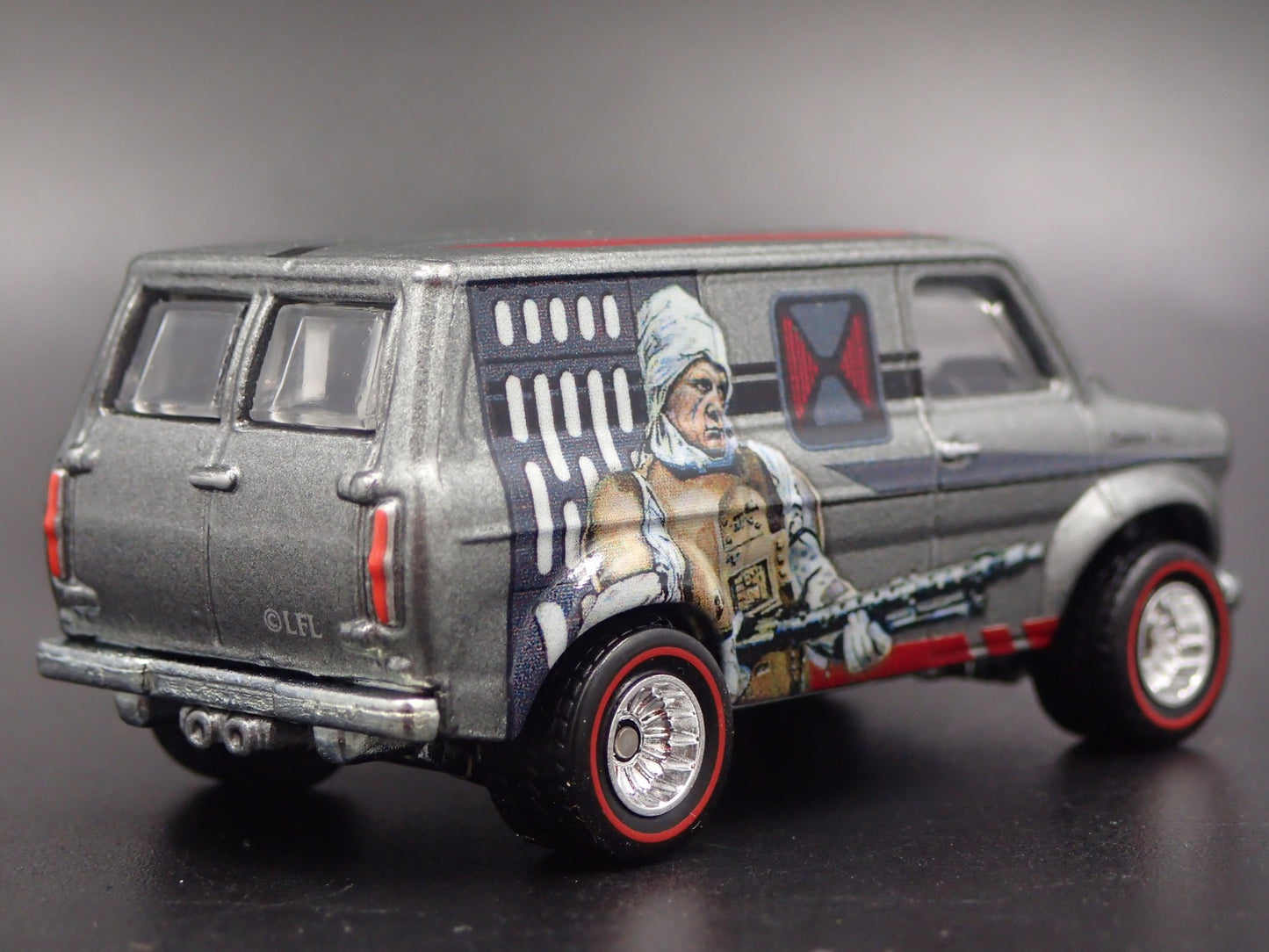 1965-1977 FORD TRANSIT SUPERVAN STAR WARS 1:64 SCALE DIORAMA DIECAST MODEL CAR