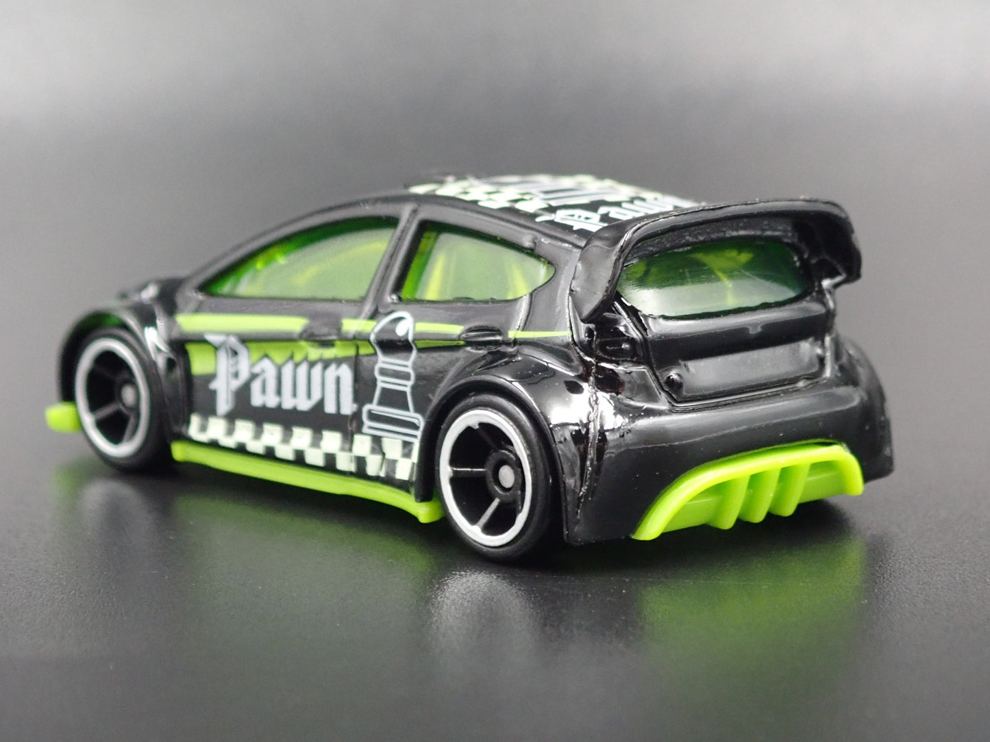 2009 - 2017 FORD FIESTA BLACK 1:64 SCALE COLLECTIBLE DIORAMA DIECAST MODEL CAR