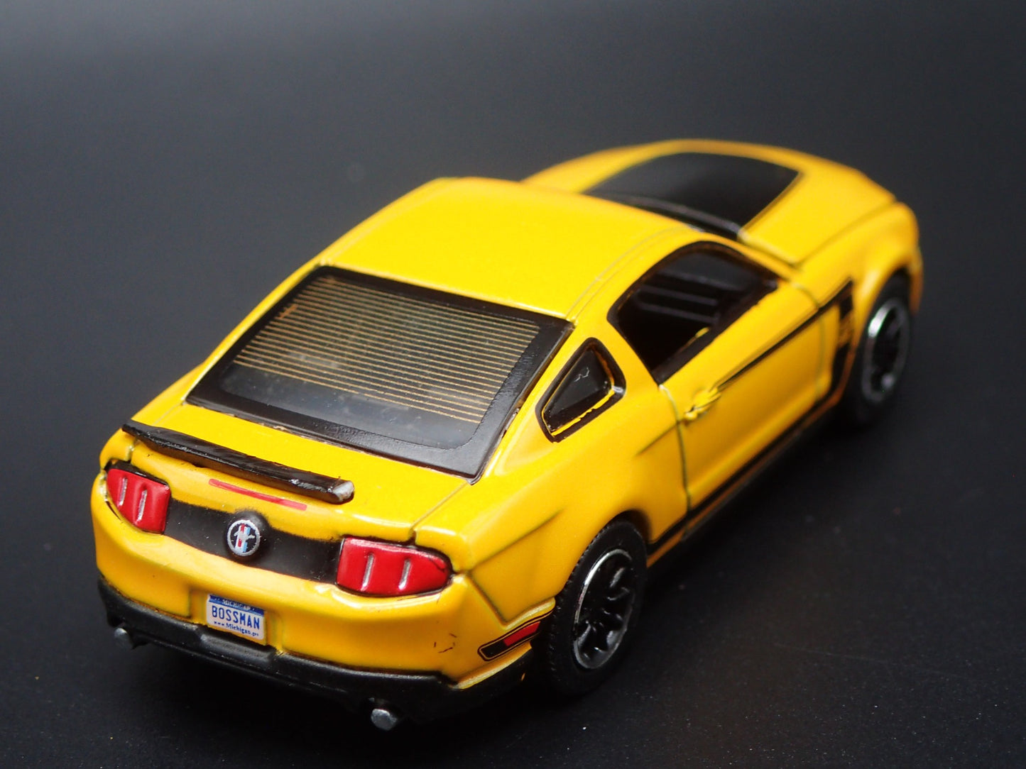2012 12 FORD MUSTANG BOSS 302 YELLOW 1/64 SCALE COLLECTIBLE DIECAST MODEL CAR