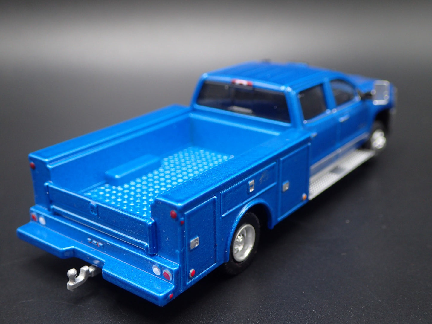 2018 CHEVY CHEVROLET SILVERADO 3500 DUALLY TRUCK W/ HITCH 1:64 DIECAST MODEL CAR