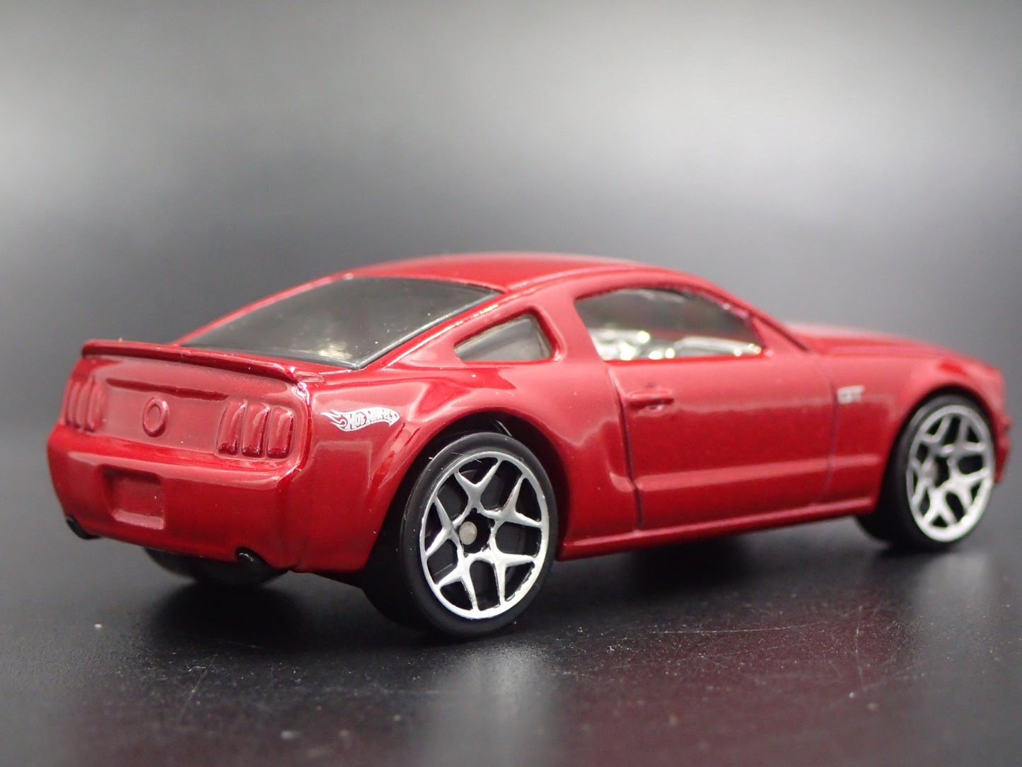 2005-2009 FORD MUSTANG GT RARE 1:64 SCALE COLLECTIBLE DIORAMA DIECAST MODEL CAR