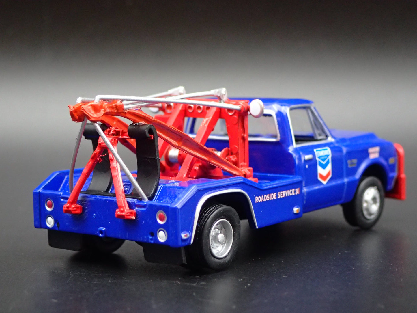 1969 69 CHEVROLET C30 DUALLY TOW TRUCK STANDARD OIL 1:64 SCALE DIECAST MODEL CAR