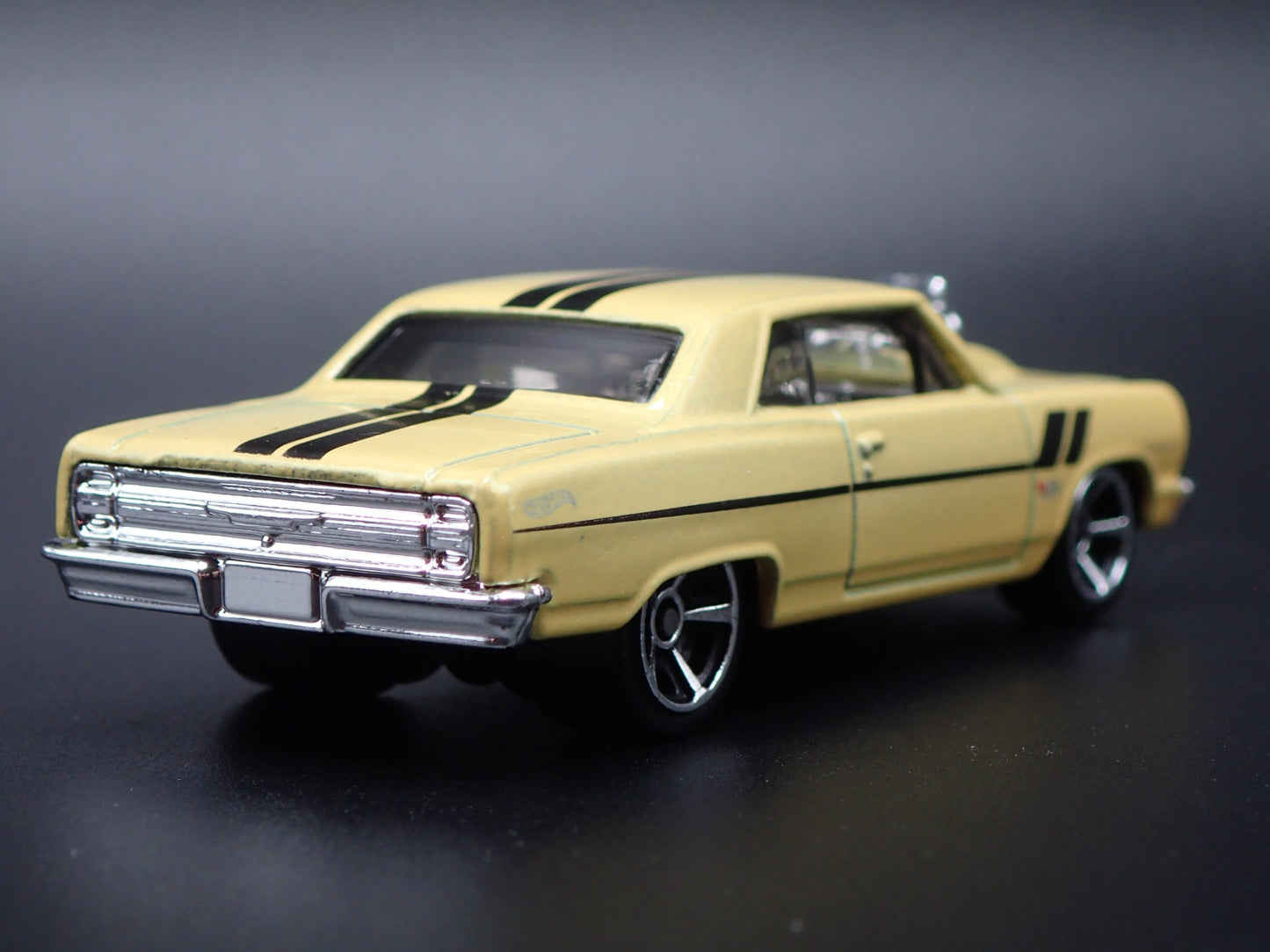 1964 64 CHEVY CHEVROLET CHEVELLE SS YELLOW 1/64 SCALE DIORAMA DIECAST MODEL CAR