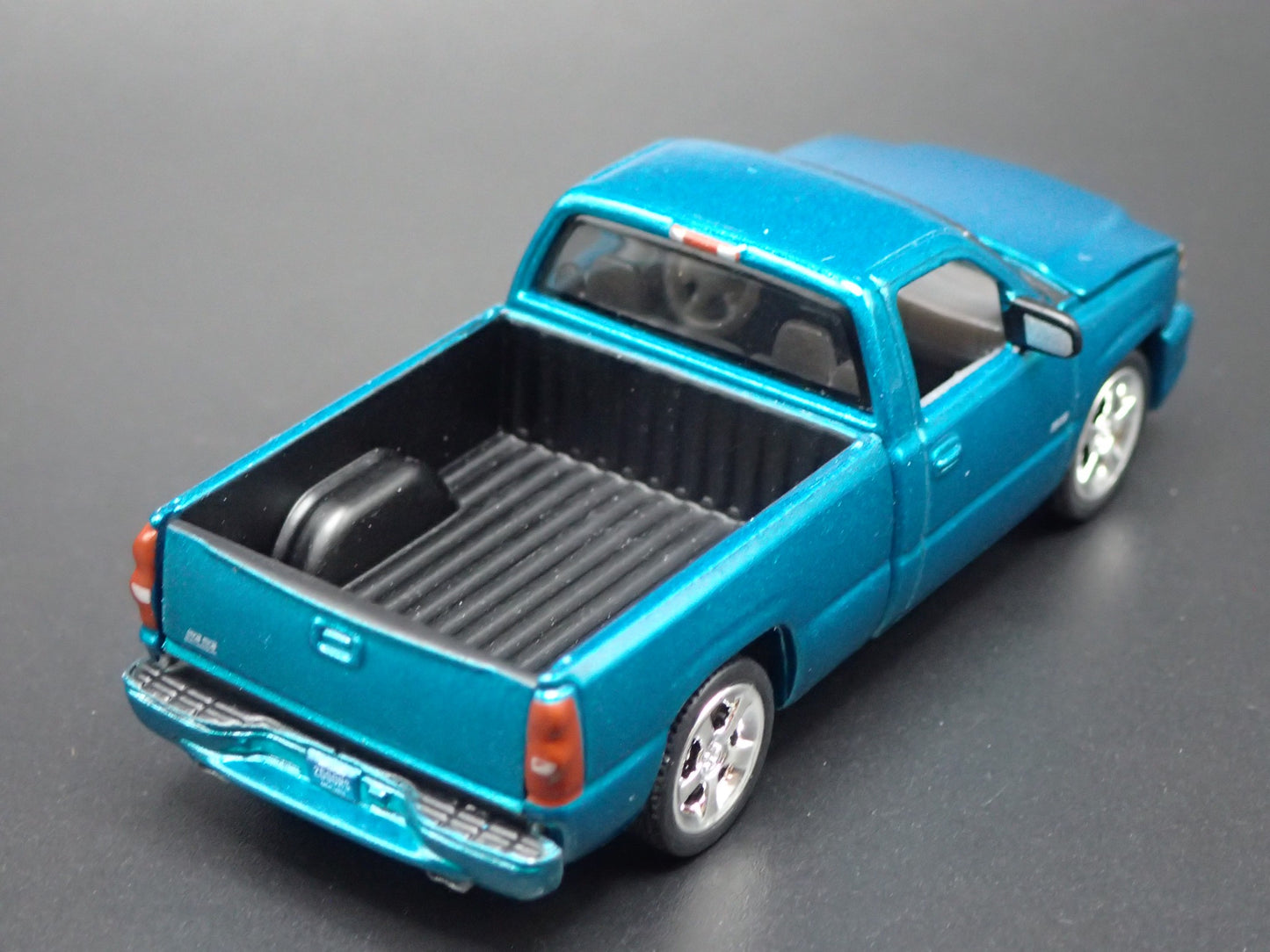 2003-2006 CHEVY CHEVROLET SILVERADO TRUCK SS CATEYE 1:64 SCALE DIECAST MODEL CAR