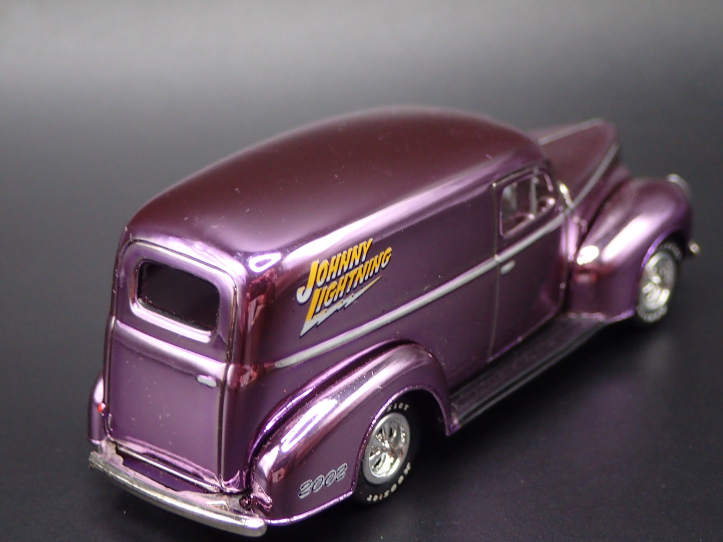1940 40 FORD SEDAN DELIVERY PURPLE 1:64 SCALE COLLECTIBLE DIECAST MODEL CAR