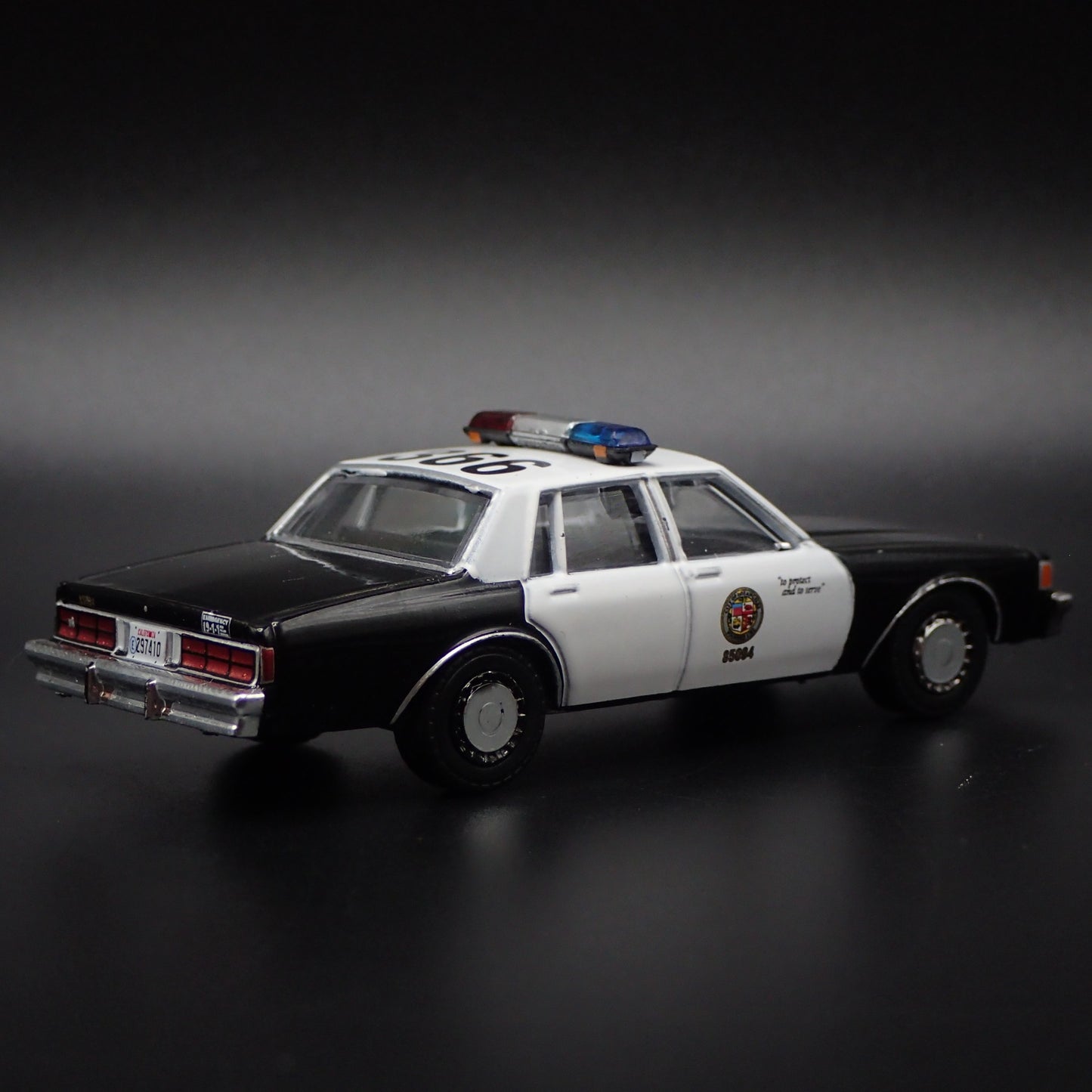 1986 86 CHEVY CHEVROLET CAPRICE LAPD, CA 1/64 SCALE DIORAMA DIECAST MODEL CAR