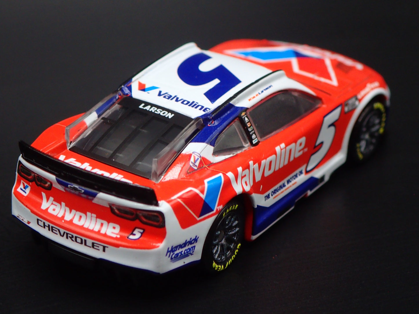 2025 25 CHEVY CHEVROLET 5 KYLE LARSON VALVOLINE NASCAR 1:64 DIECAST MODEL CAR