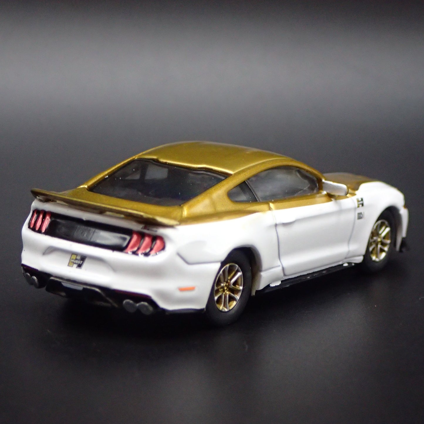 2021-2023 FORD MUSTANG MACH 1 HURST EDITION 1/64 SCALE DIORAMA DIECAST MODEL CAR