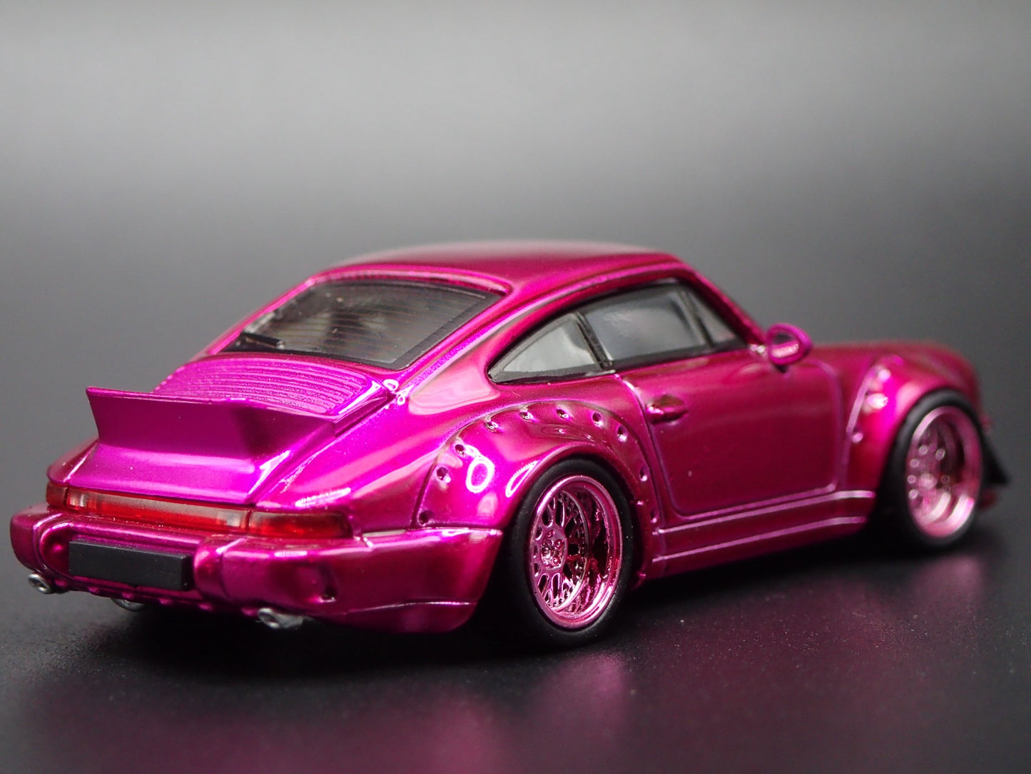 1989-1994 PORSCHE 964 WIDEBODY PURPLE 1:64 SCALE DIORAMA DIECAST MODEL CAR