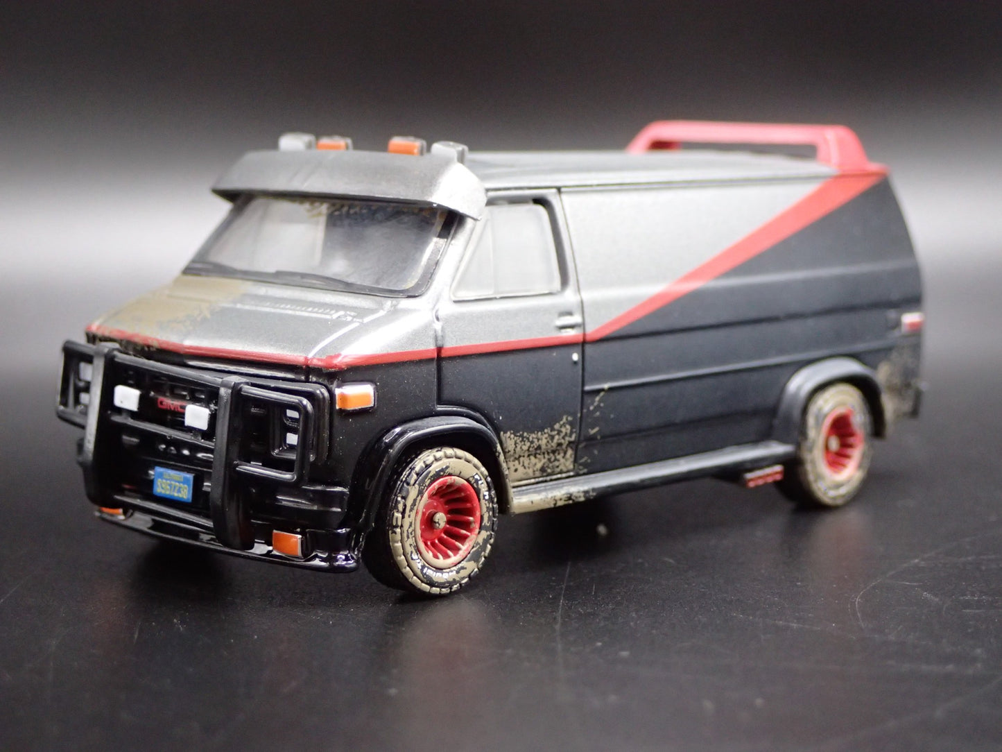 1983 83 GMC VANDURA A-TEAM VAN BARN FIND 1/64 SCALE DIORAMA DIECAST MODEL CAR