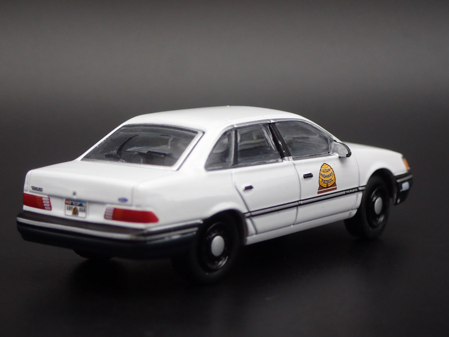 1990 90 FORD TAURUS UTAH HIGHWAY PATROL POLICE 1:64 SCALE DIECAST MODEL CAR
