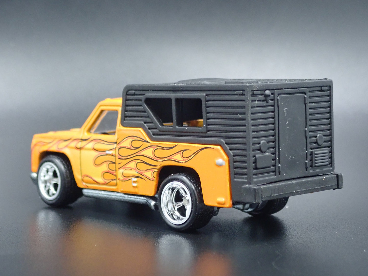 1972-1979 FORD PICKUP TRUCK CAMPER ORANGE 1:64 SCALE DIORAMA DIECAST MODEL CAR