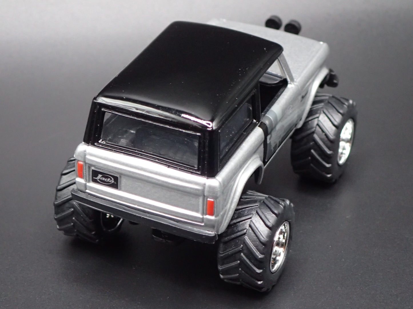 1973 73 FORD BRONCO 4X4 OFF ROAD GRAY 1:64 SCALE COLLECTIBLE DIECAST MODEL CAR
