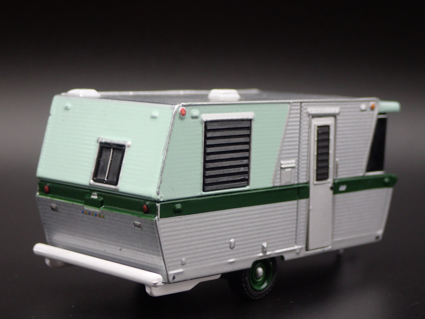 1962 62 HOLIDAY HOUSE CAMPER TRAILER RARE 1:64 SCALE DIORAMA DIECAST MODEL CAR