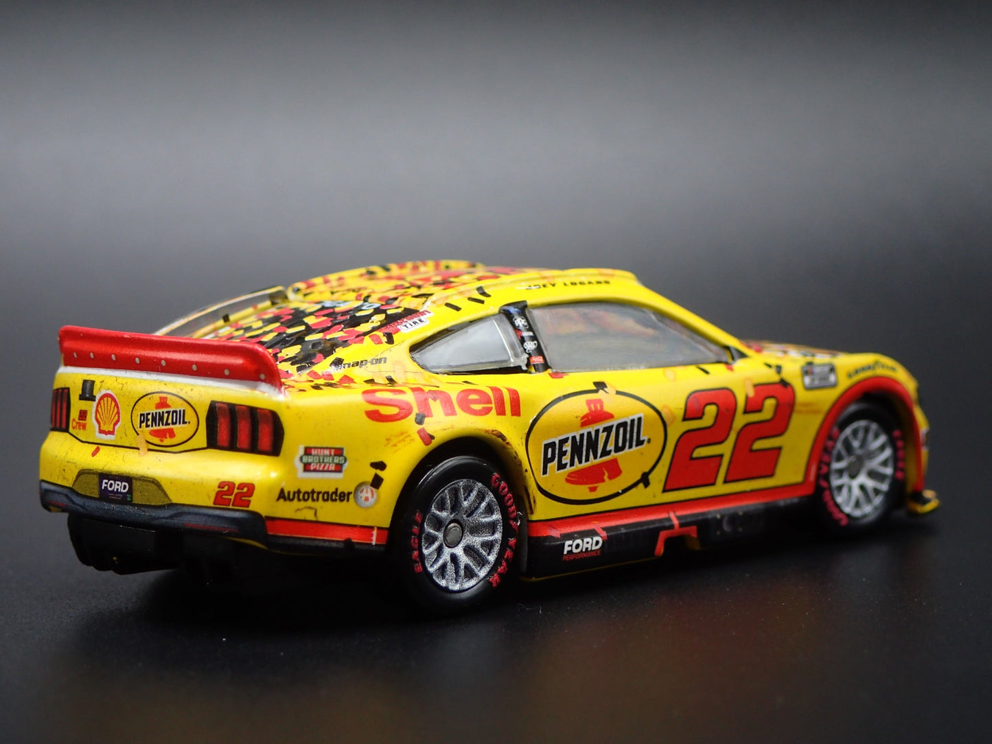 2024 24 FORD MUSTANG 22 JOEY LOGANO PENNZOIL NASCAR 1:64 SCALE DIECAST MODEL CAR